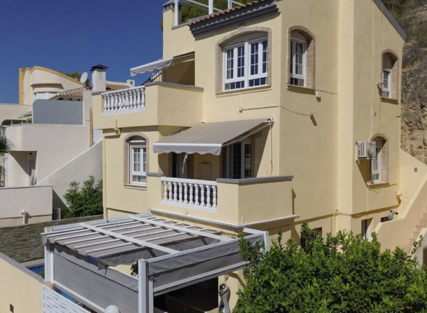 Resale - House -
Las Ramblas Golf