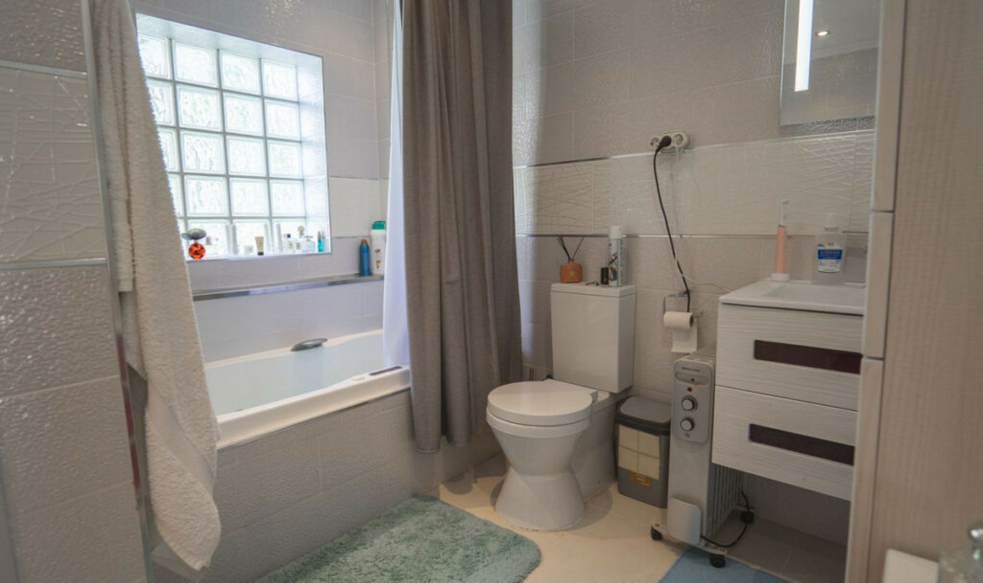 Resale - House -
Las Ramblas Golf