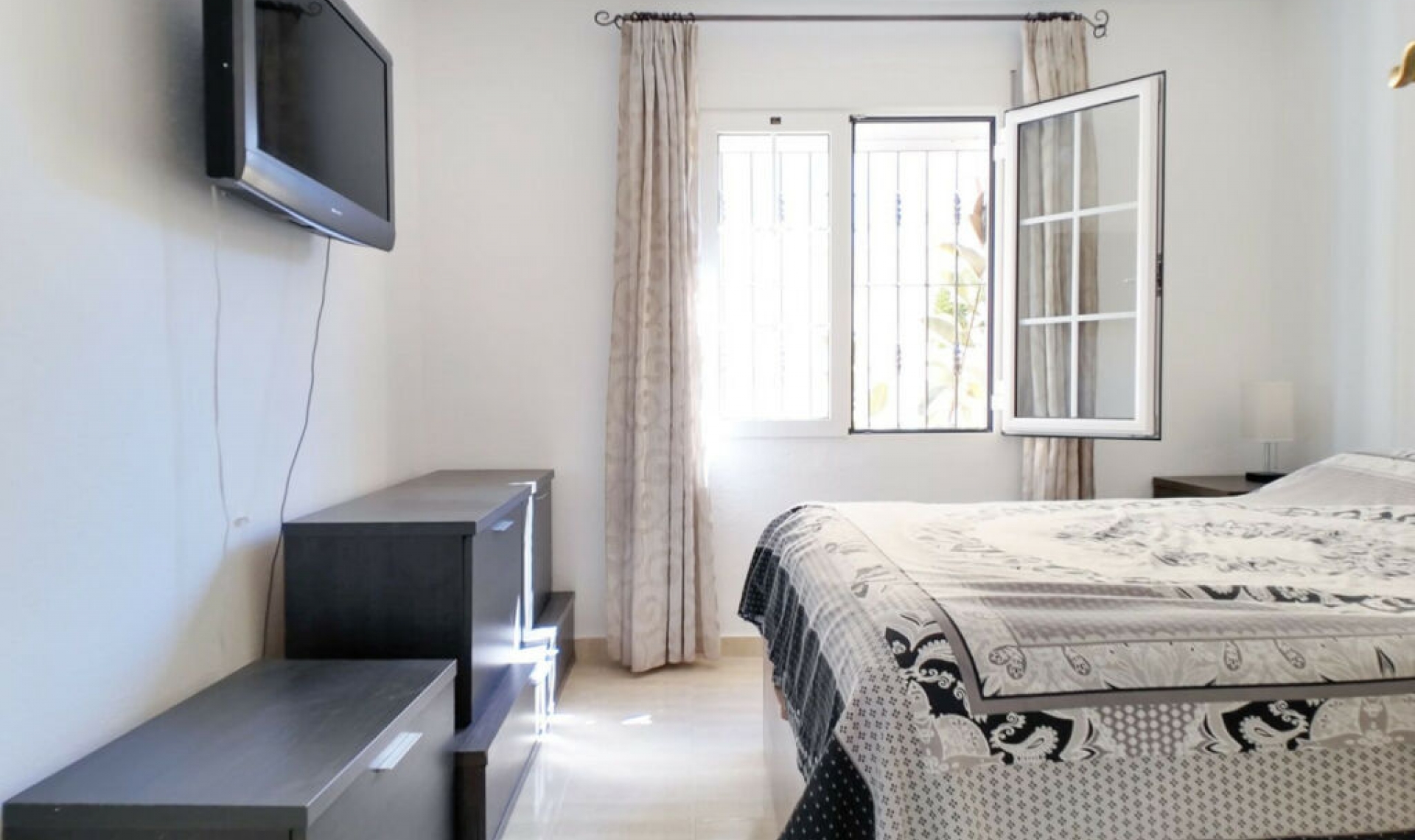 Resale - House -
Las Ramblas Golf