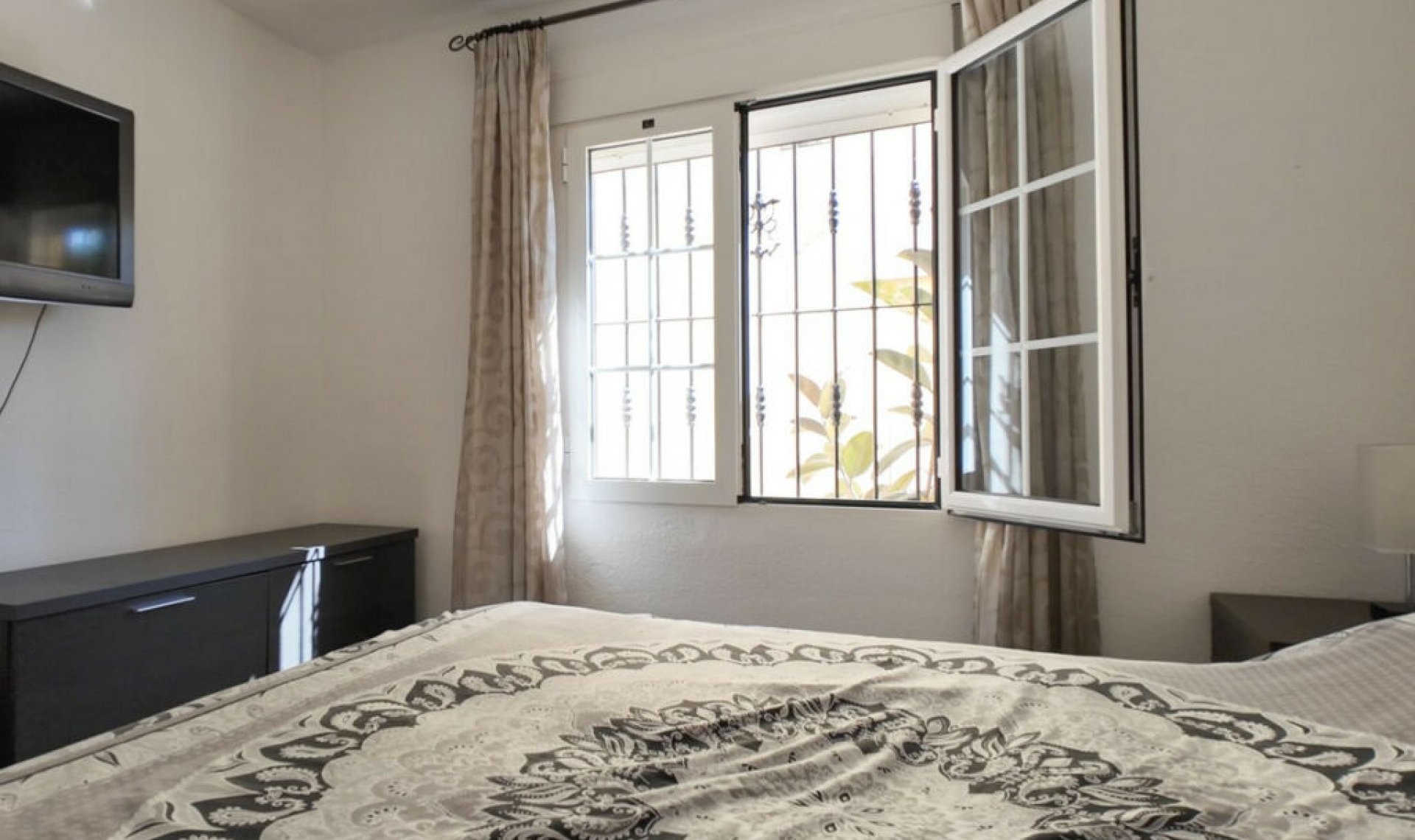 Resale - House -
Las Ramblas Golf
