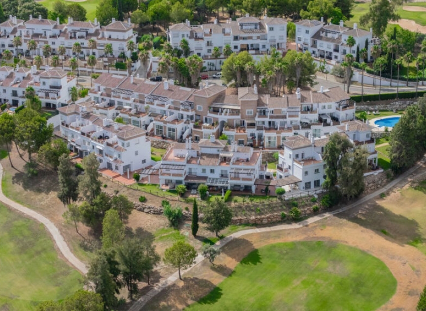Resale - House -
Lauro Golf