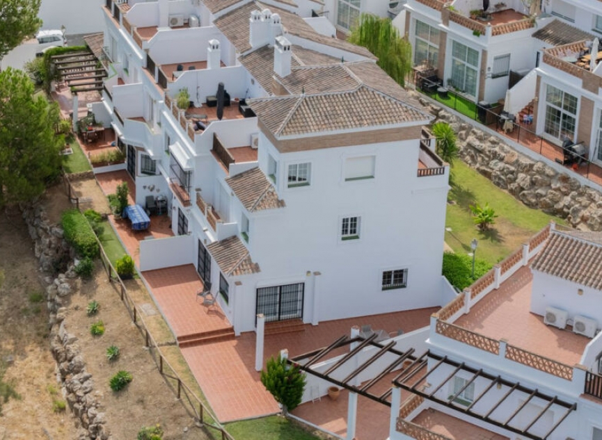Resale - House -
Lauro Golf
