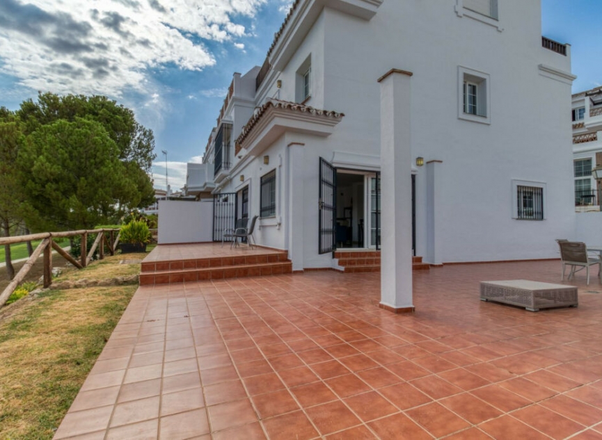 Resale - House -
Lauro Golf