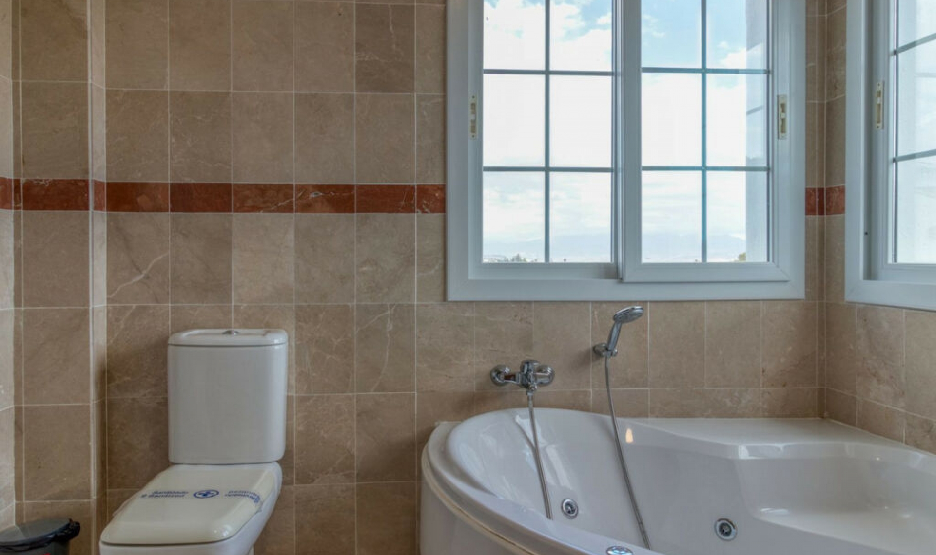 Resale - House -
Lauro Golf