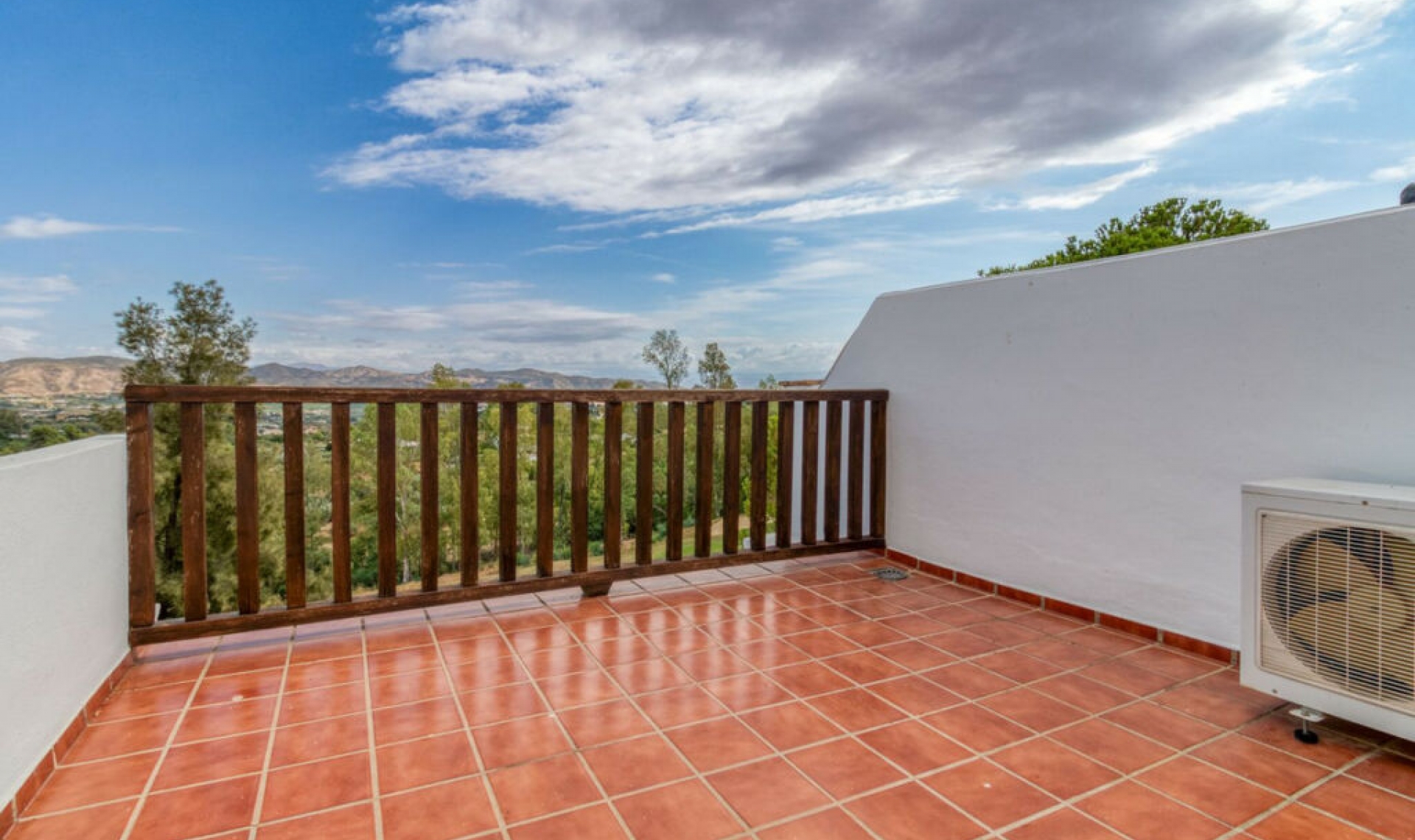Resale - House -
Lauro Golf