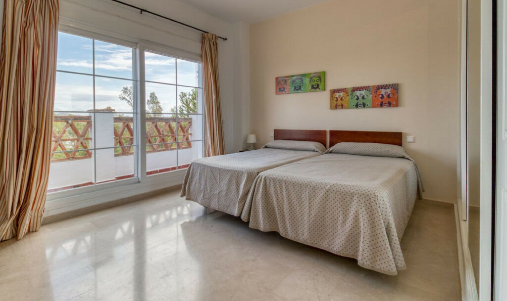 Resale - House -
Lauro Golf