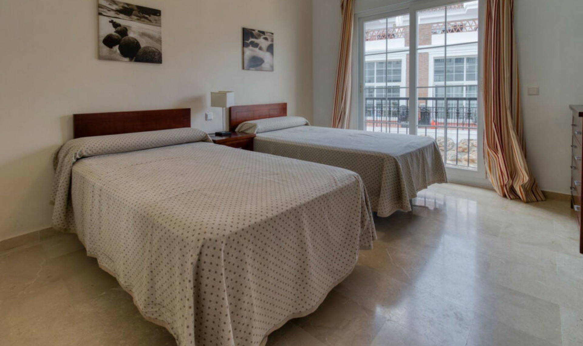 Resale - House -
Lauro Golf