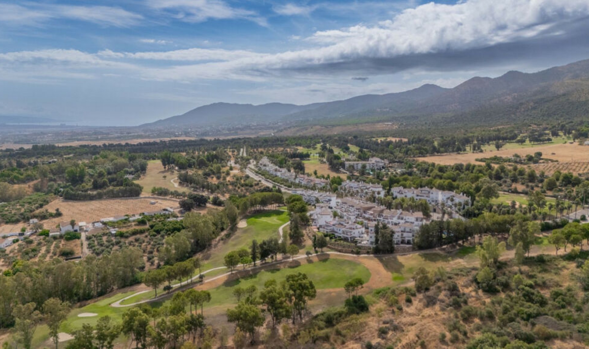 Resale - House -
Lauro Golf