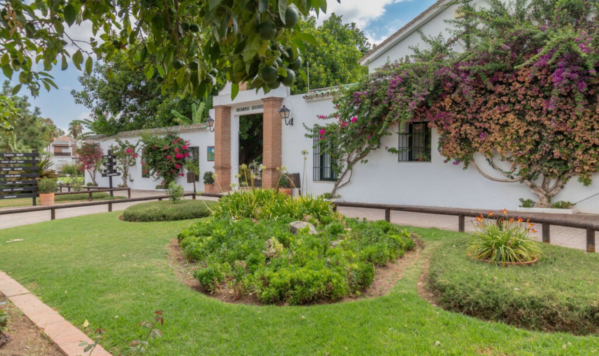 Resale - House -
Lauro Golf