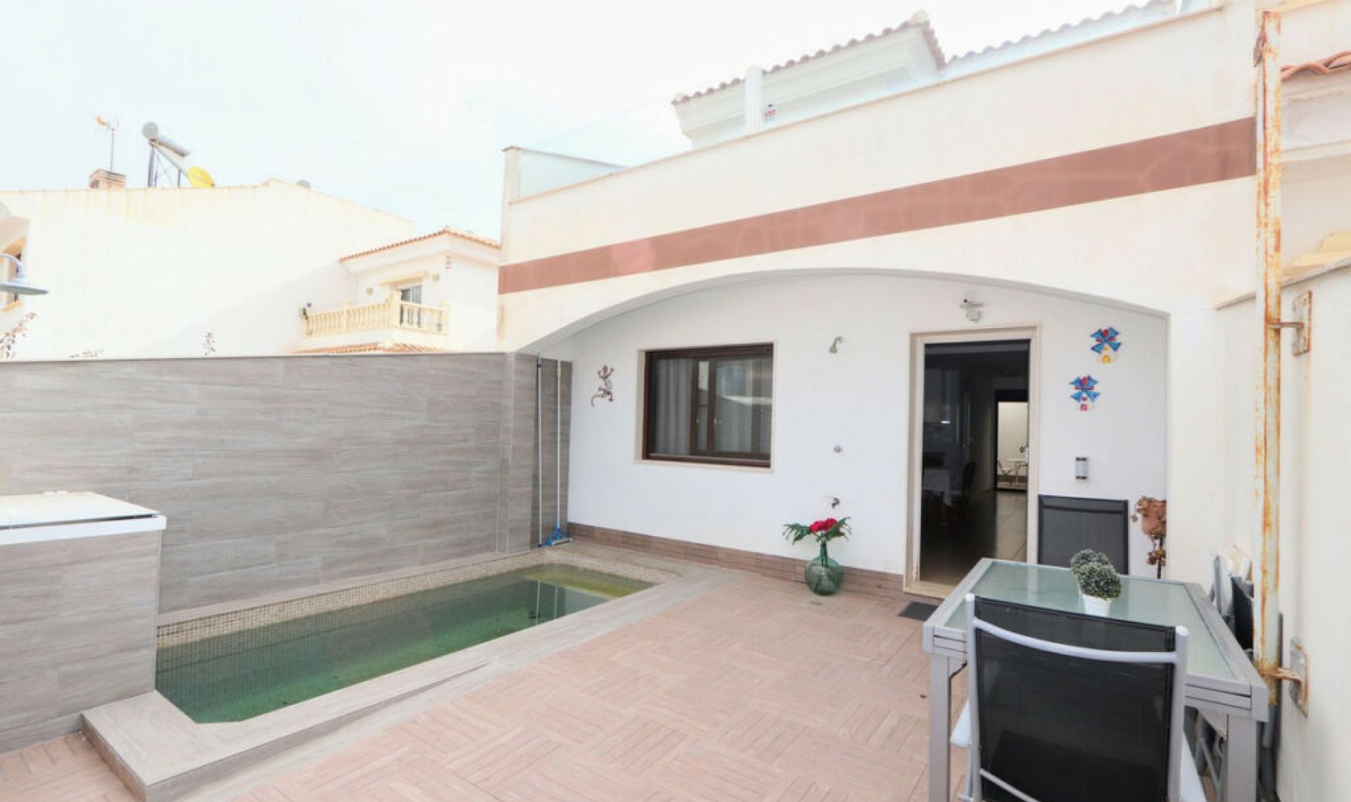 Resale - House -
Lo Pagan