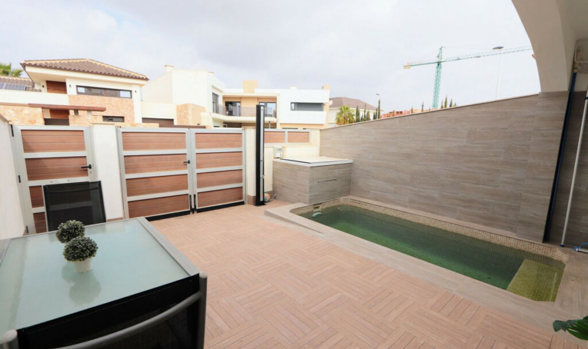 Resale - House -
Lo Pagan