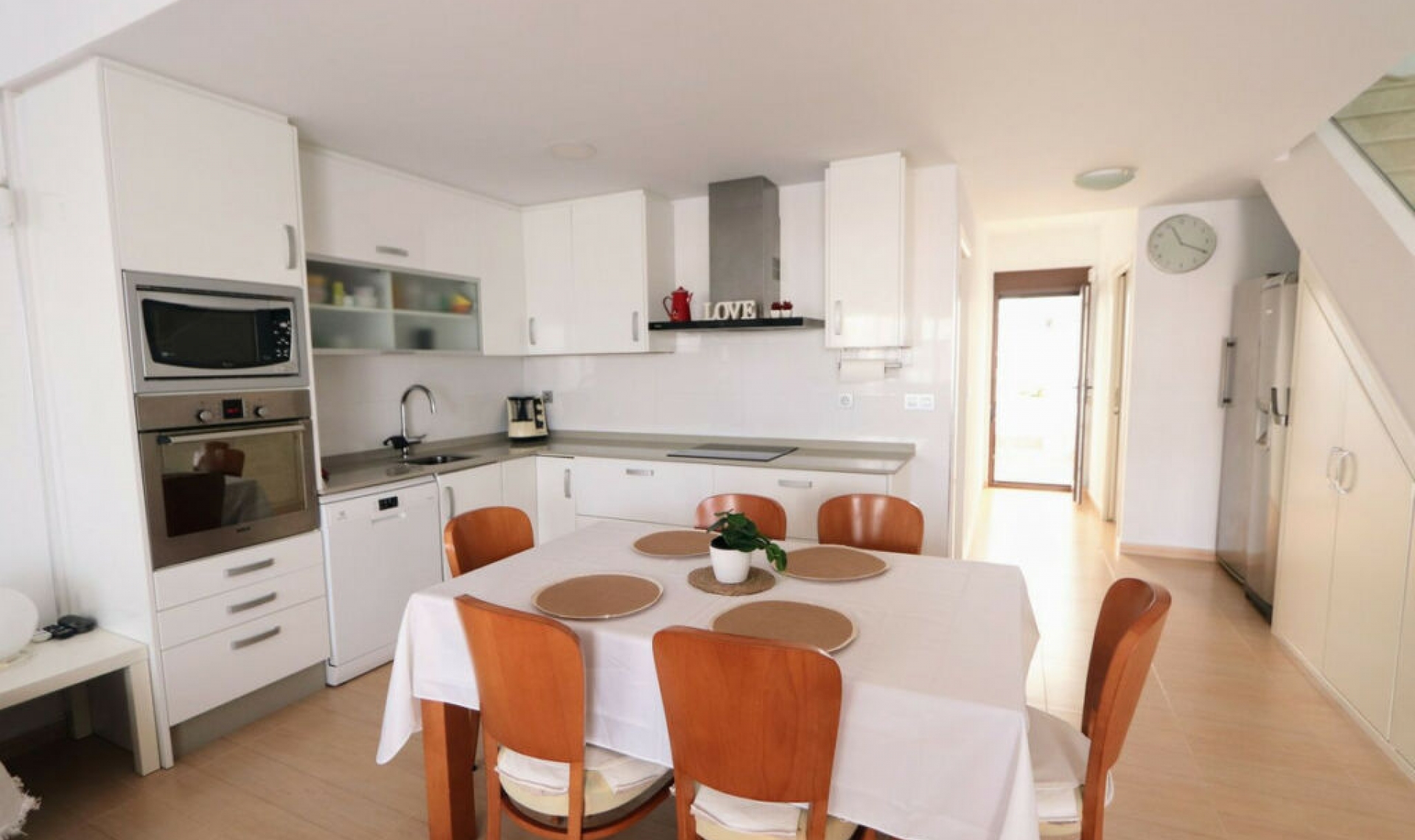 Resale - House -
Lo Pagan