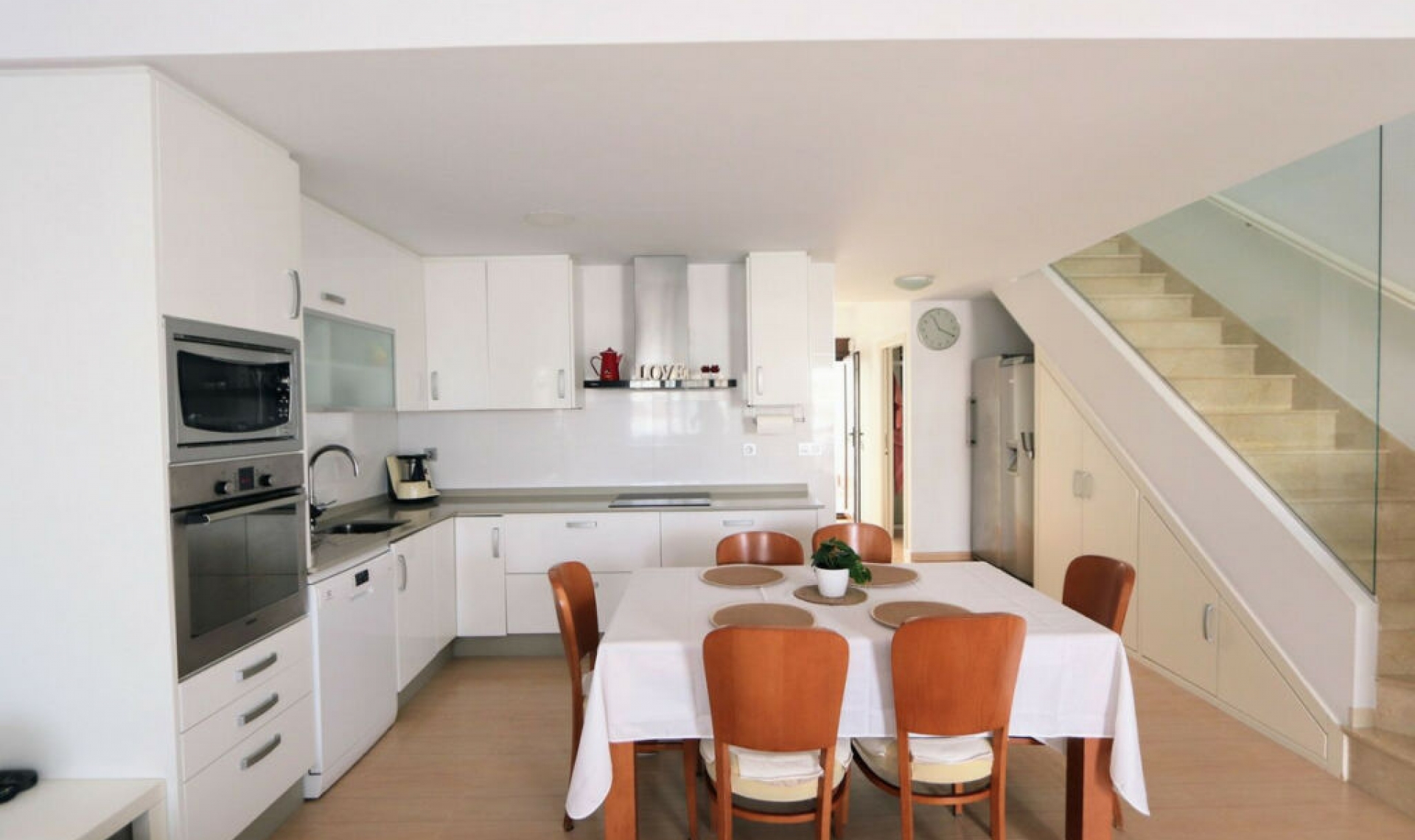 Resale - House -
Lo Pagan