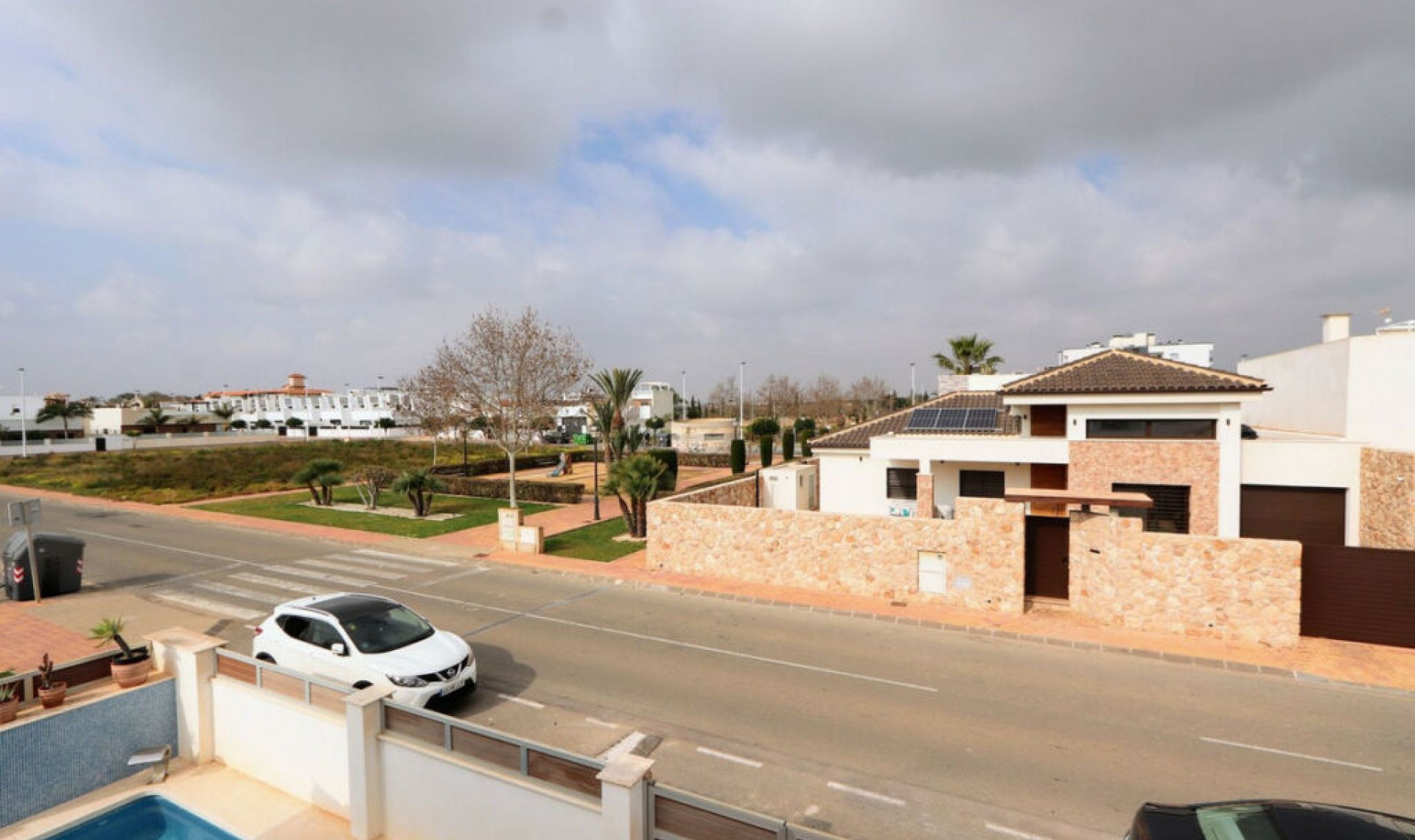 Resale - House -
Lo Pagan
