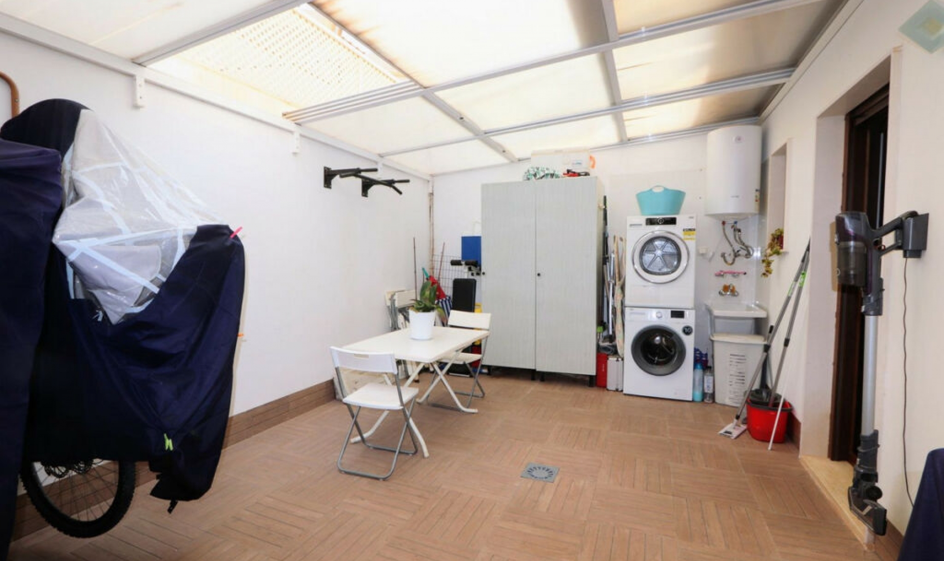 Resale - House -
Lo Pagan