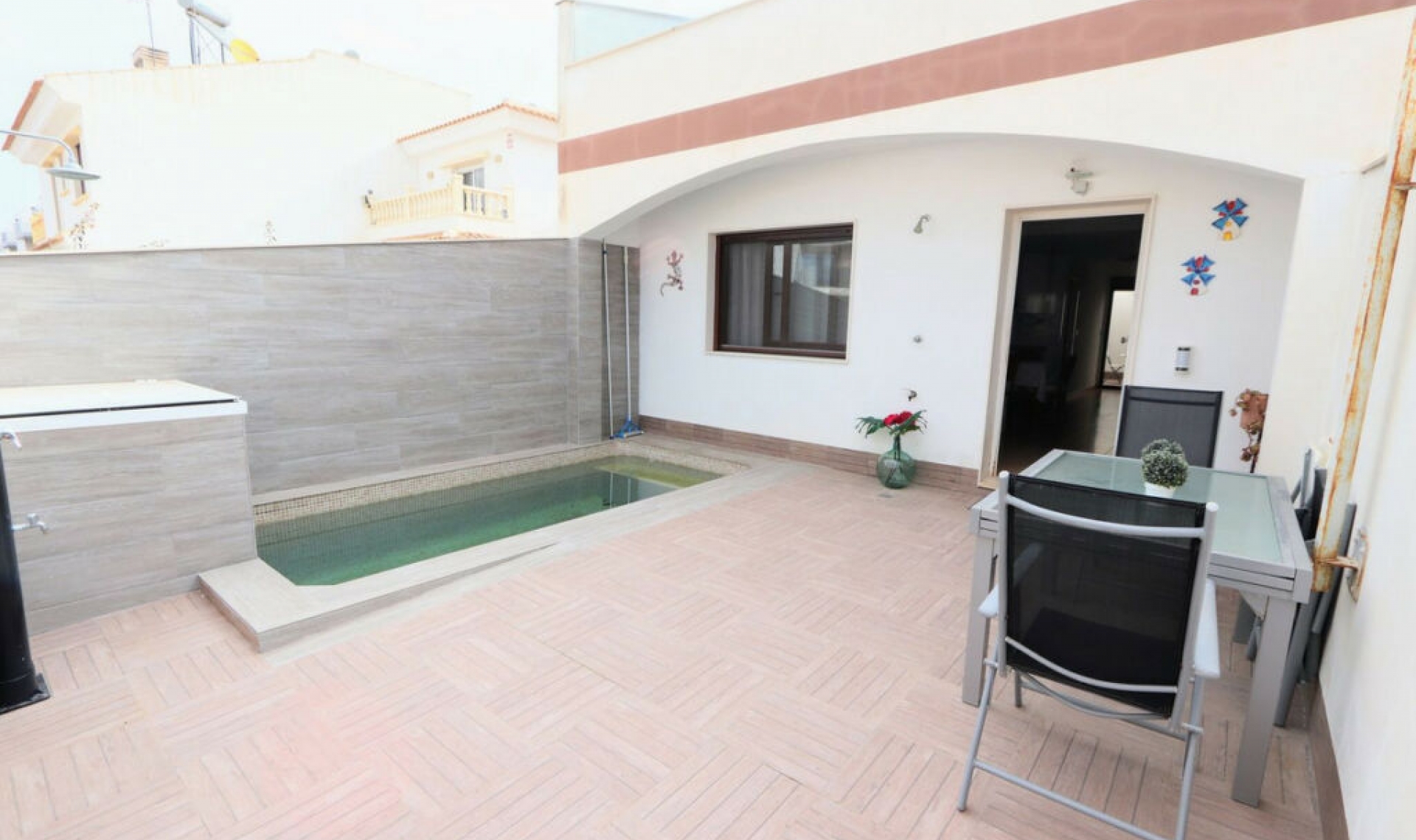 Resale - House -
Lo Pagan