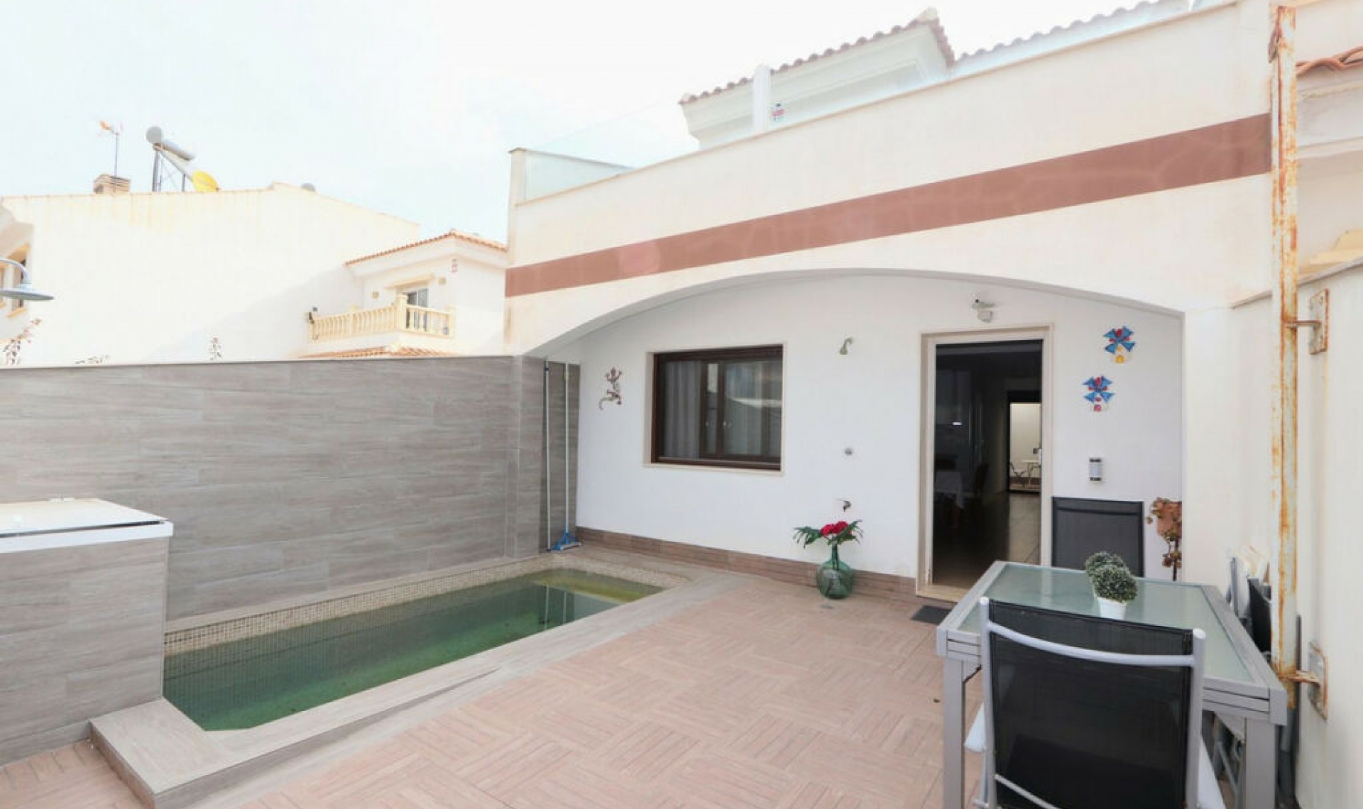 Resale - House -
Lo Pagan