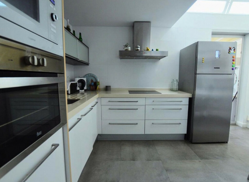 Resale - House -
Lo Pagan