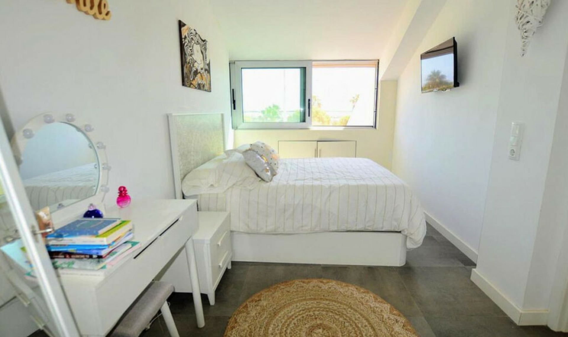 Resale - House -
Lo Pagan