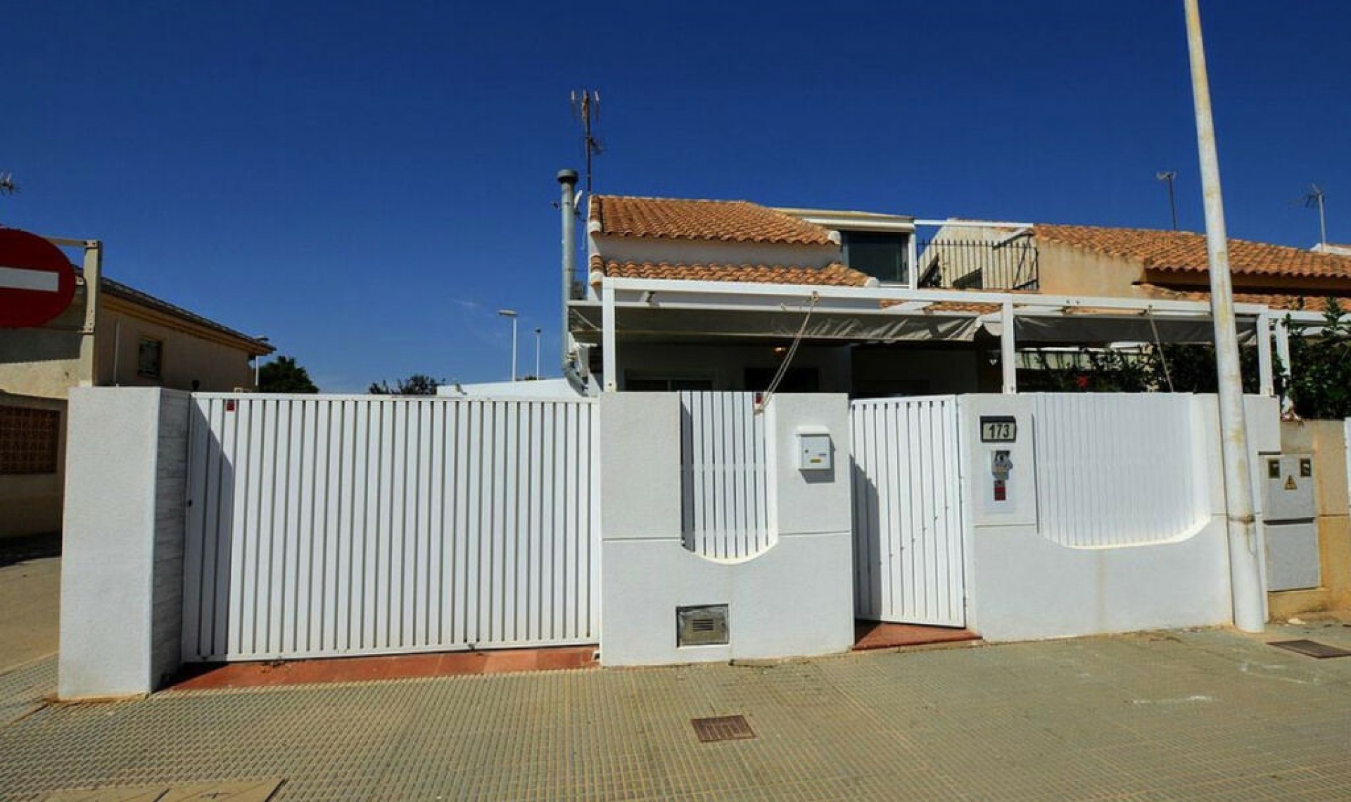 Resale - House -
Lo Pagan