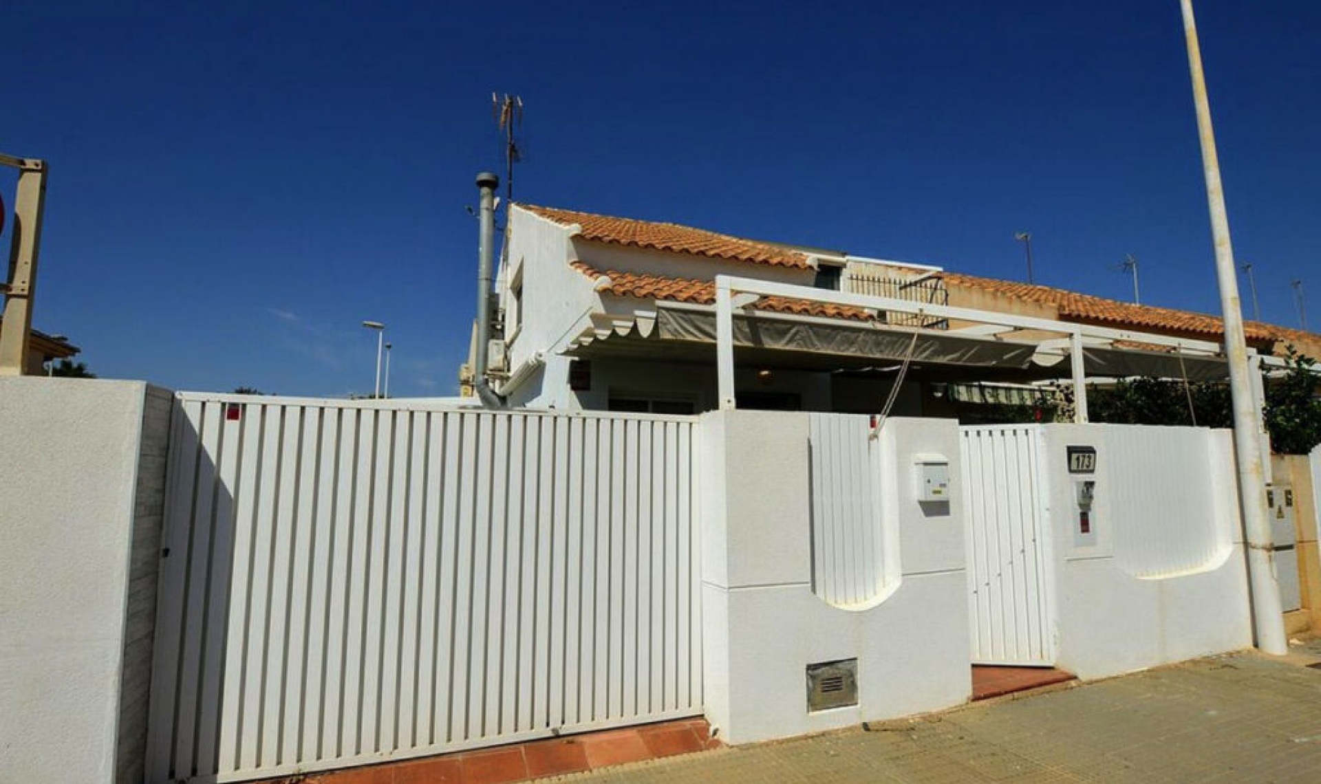 Resale - House -
Lo Pagan