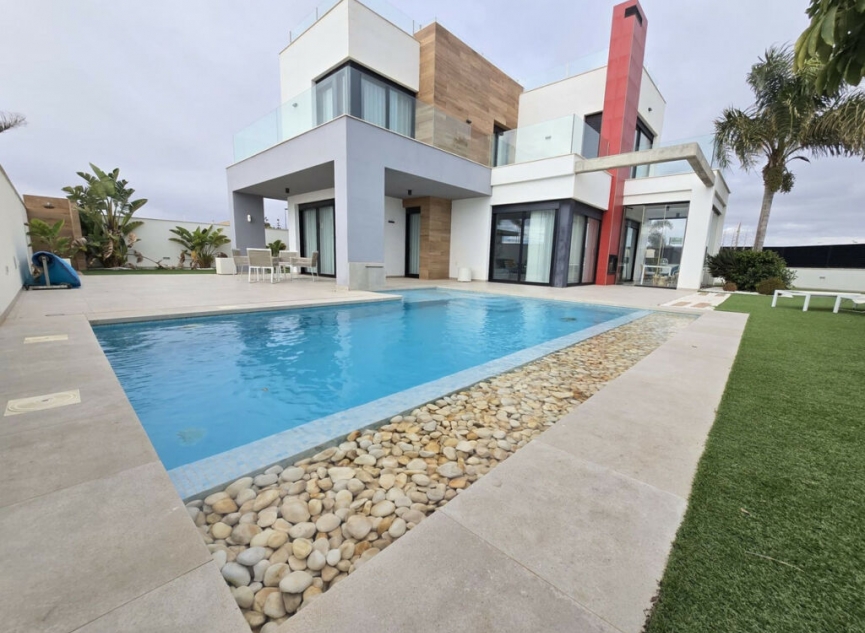 Resale - House -
Los Alcázares