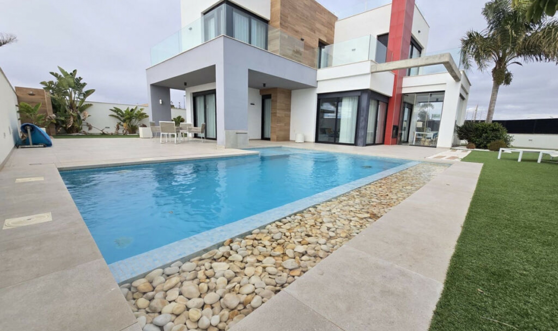 Resale - House -
Los Alcázares