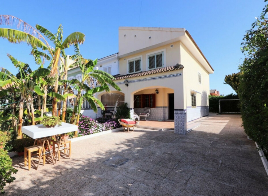 Resale - House -
Los Alcázares