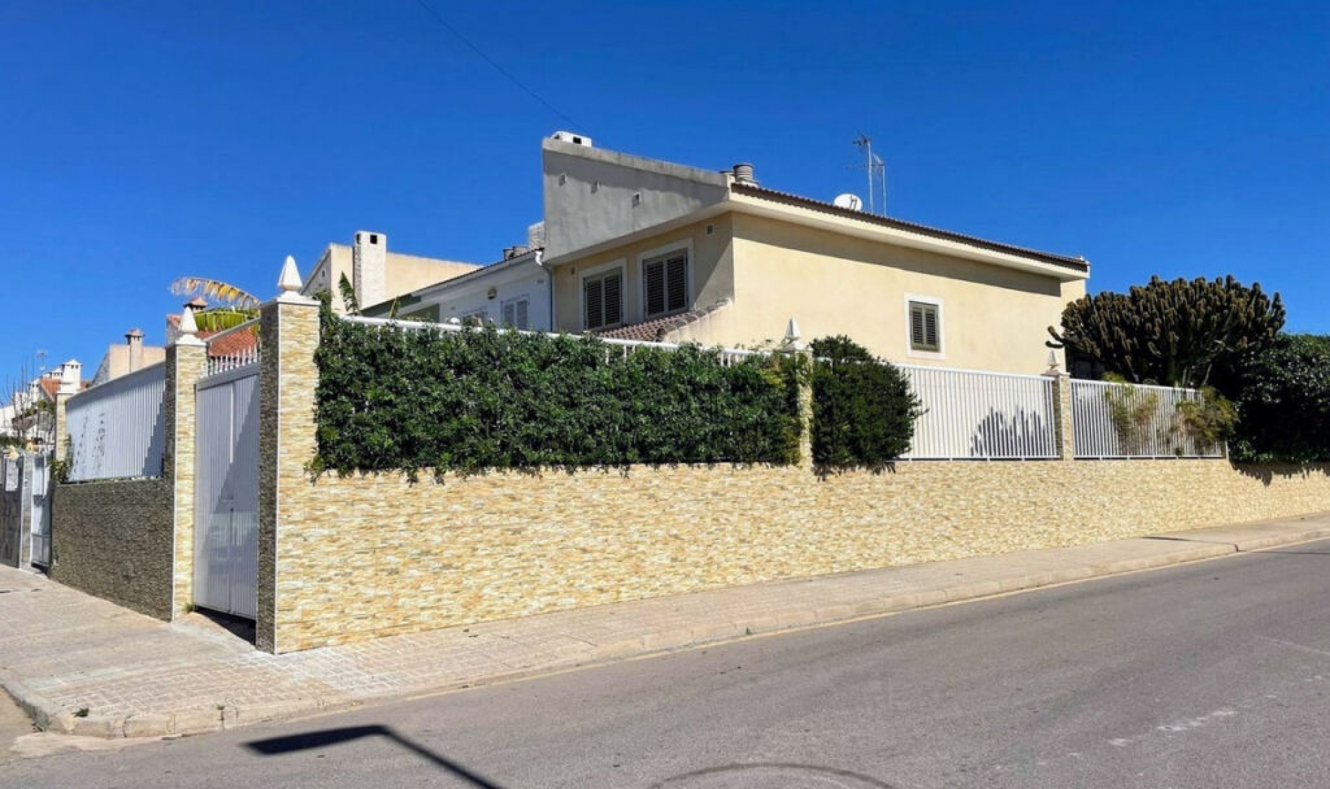 Resale - House -
Los Alcázares