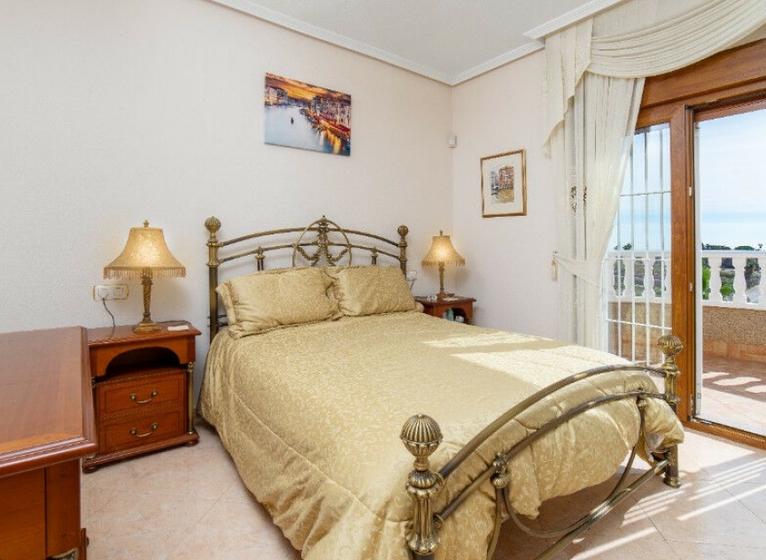 Resale - House -
Los Altos