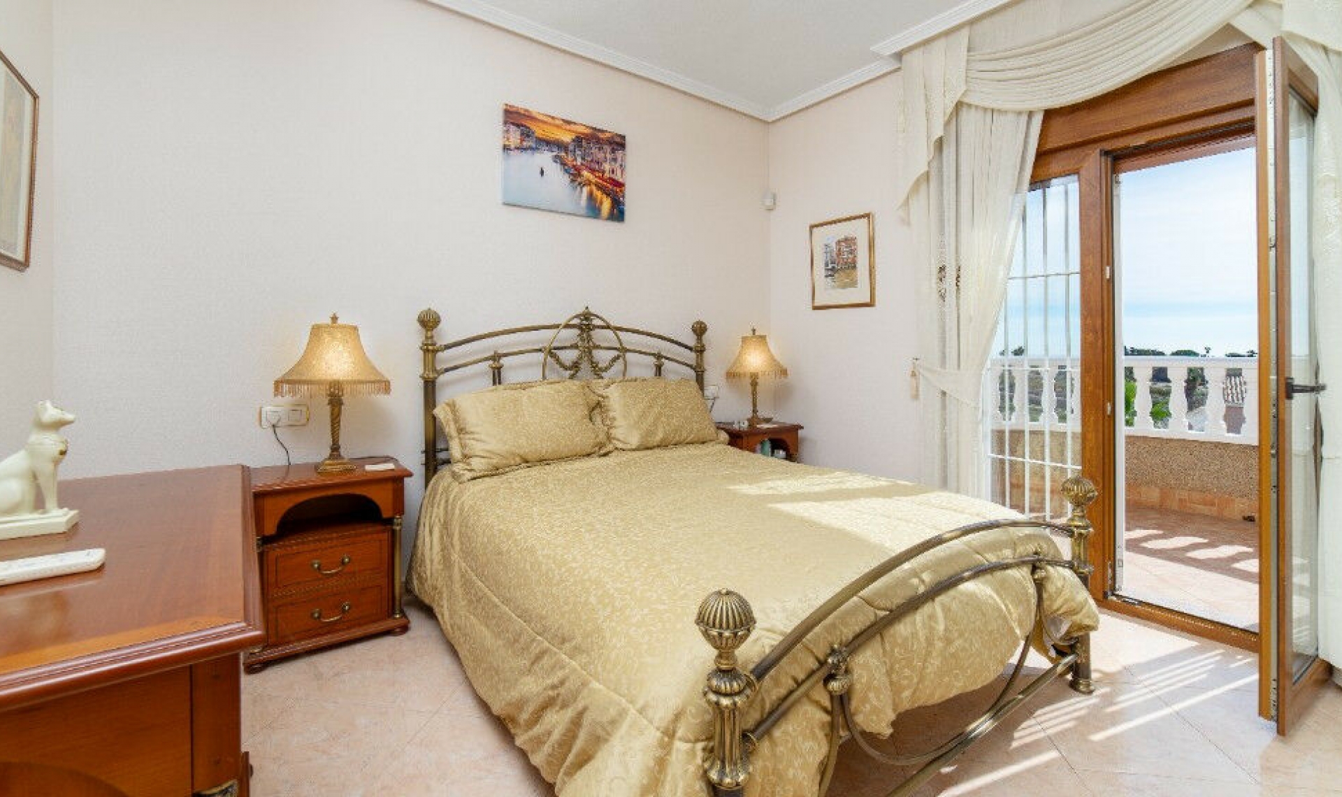 Resale - House -
Los Altos