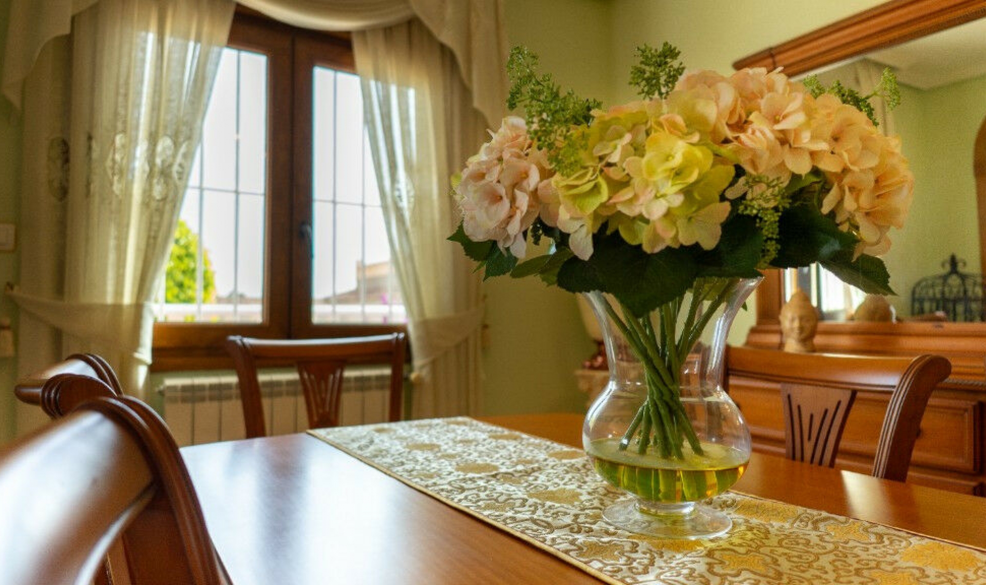 Resale - House -
Los Altos