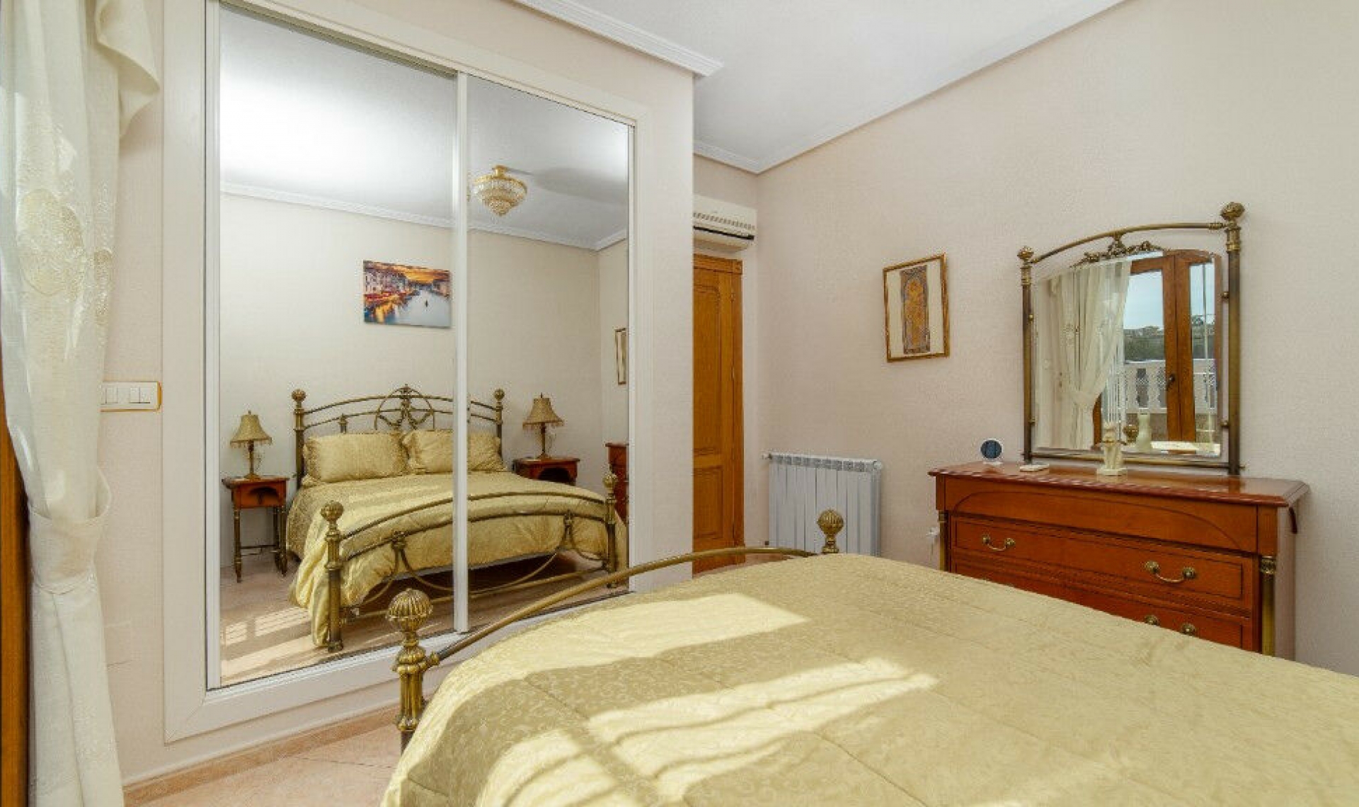 Resale - House -
Los Altos