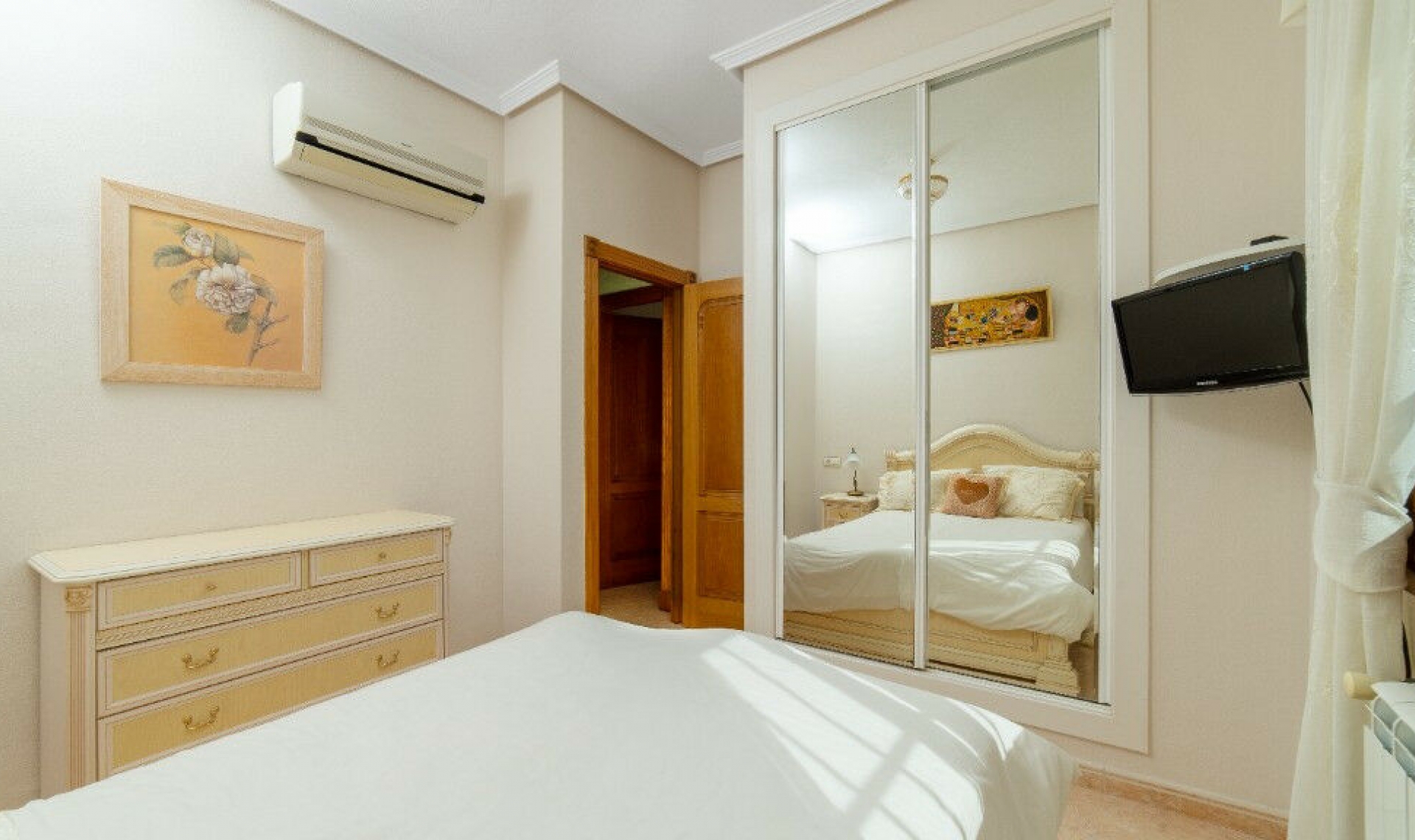 Resale - House -
Los Altos