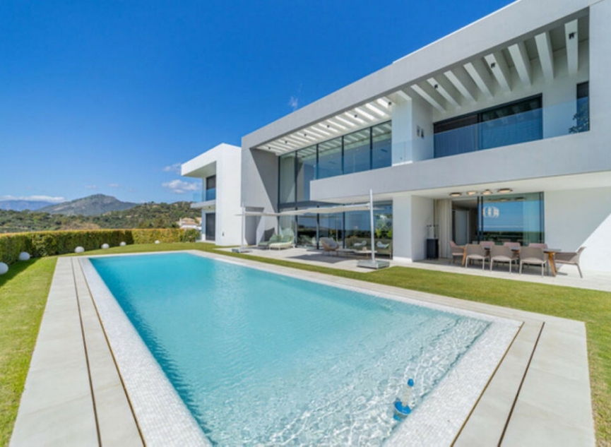 Resale - House -
Los Arqueros