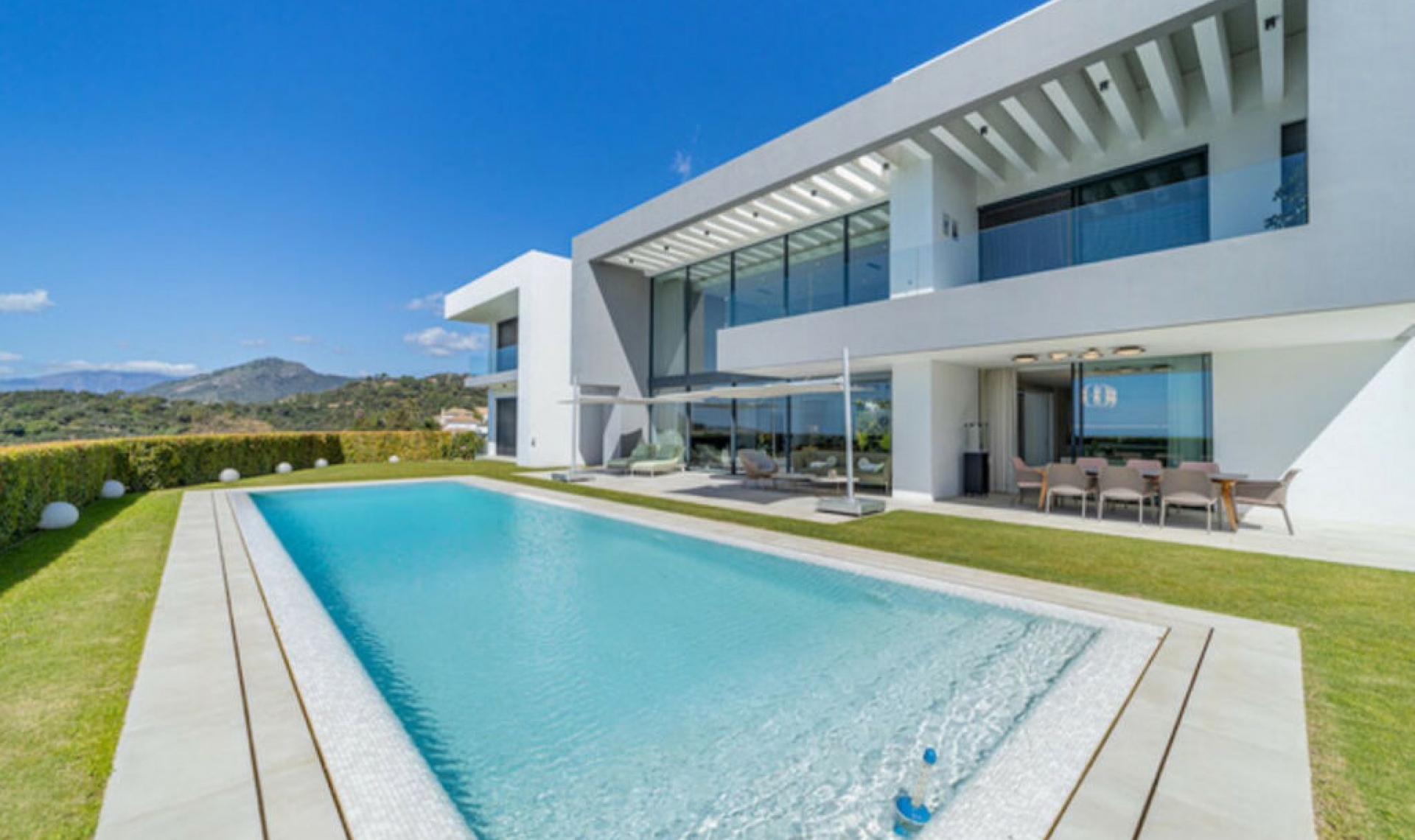 Resale - House -
Los Arqueros