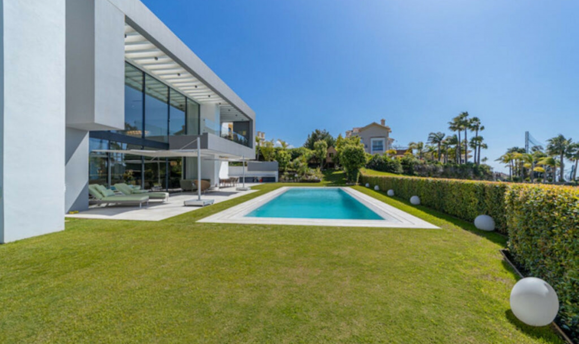 Resale - House -
Los Arqueros