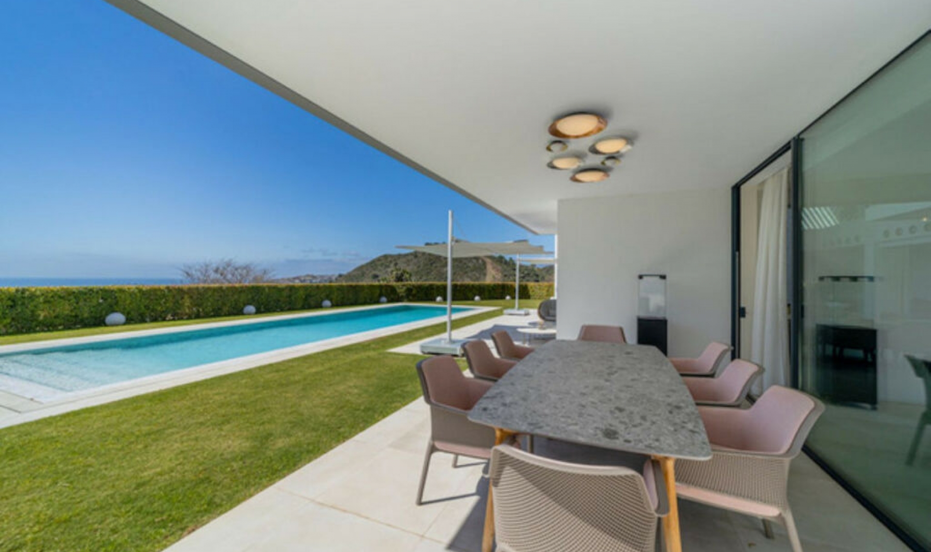 Resale - House -
Los Arqueros