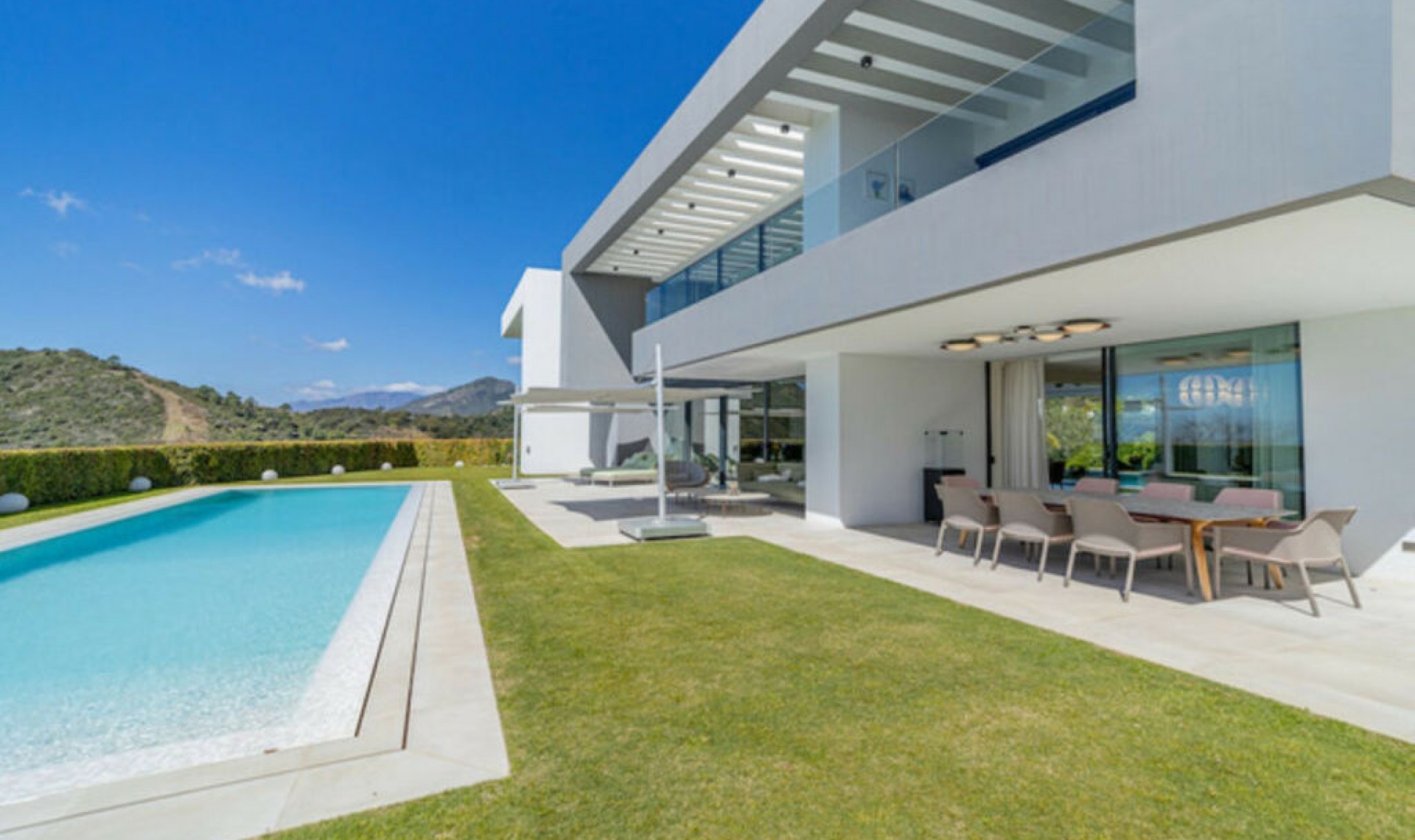 Resale - House -
Los Arqueros