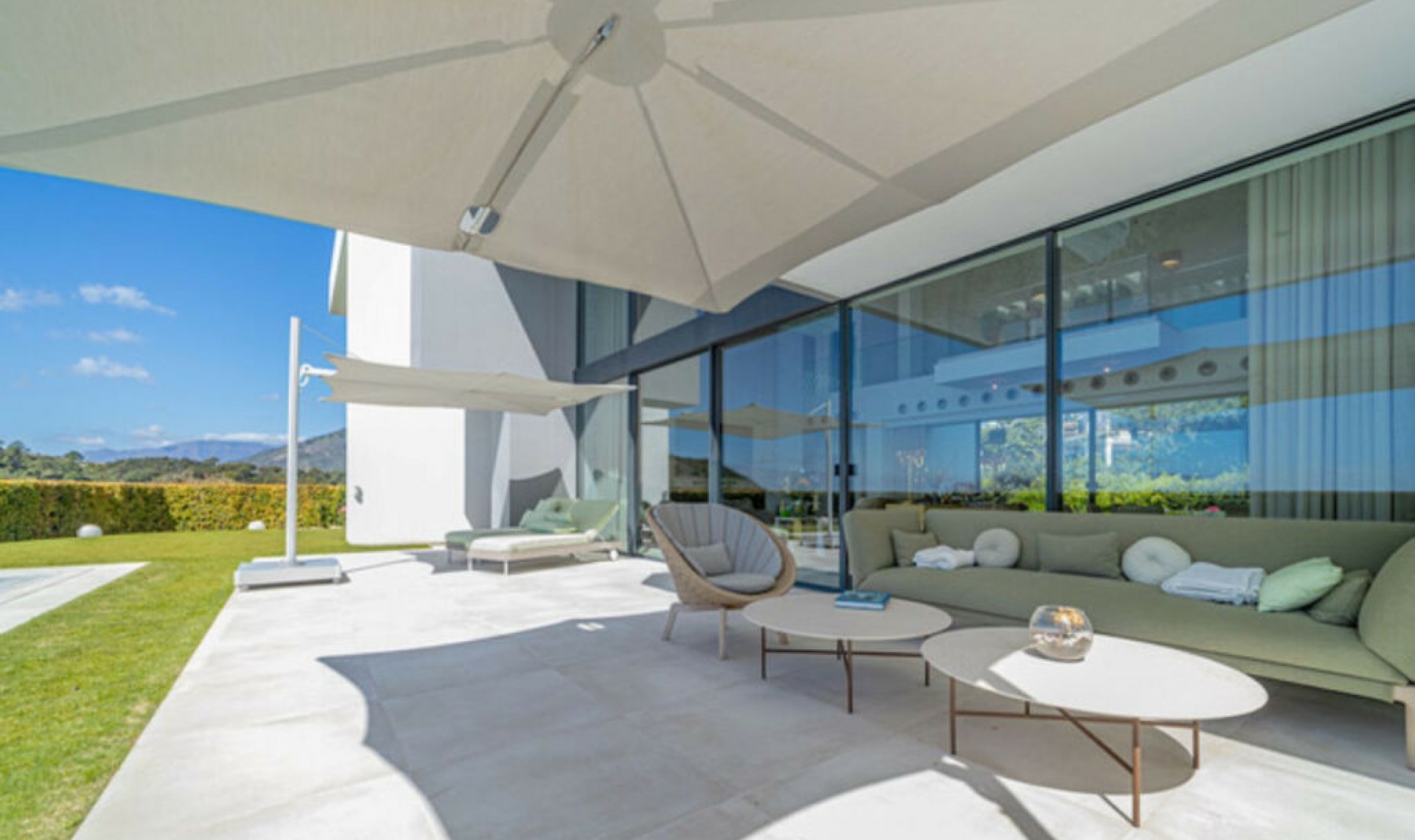 Resale - House -
Los Arqueros