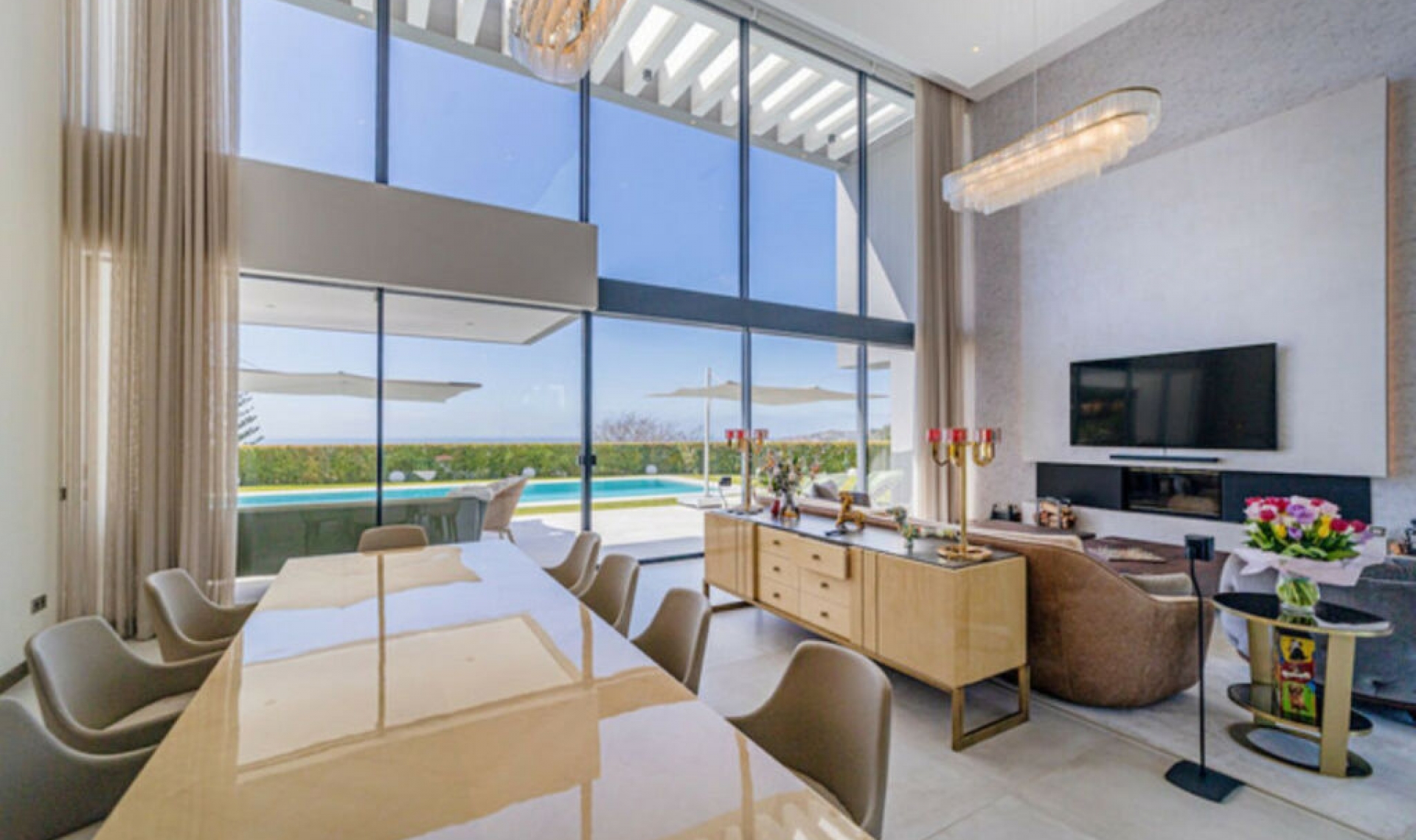 Resale - House -
Los Arqueros