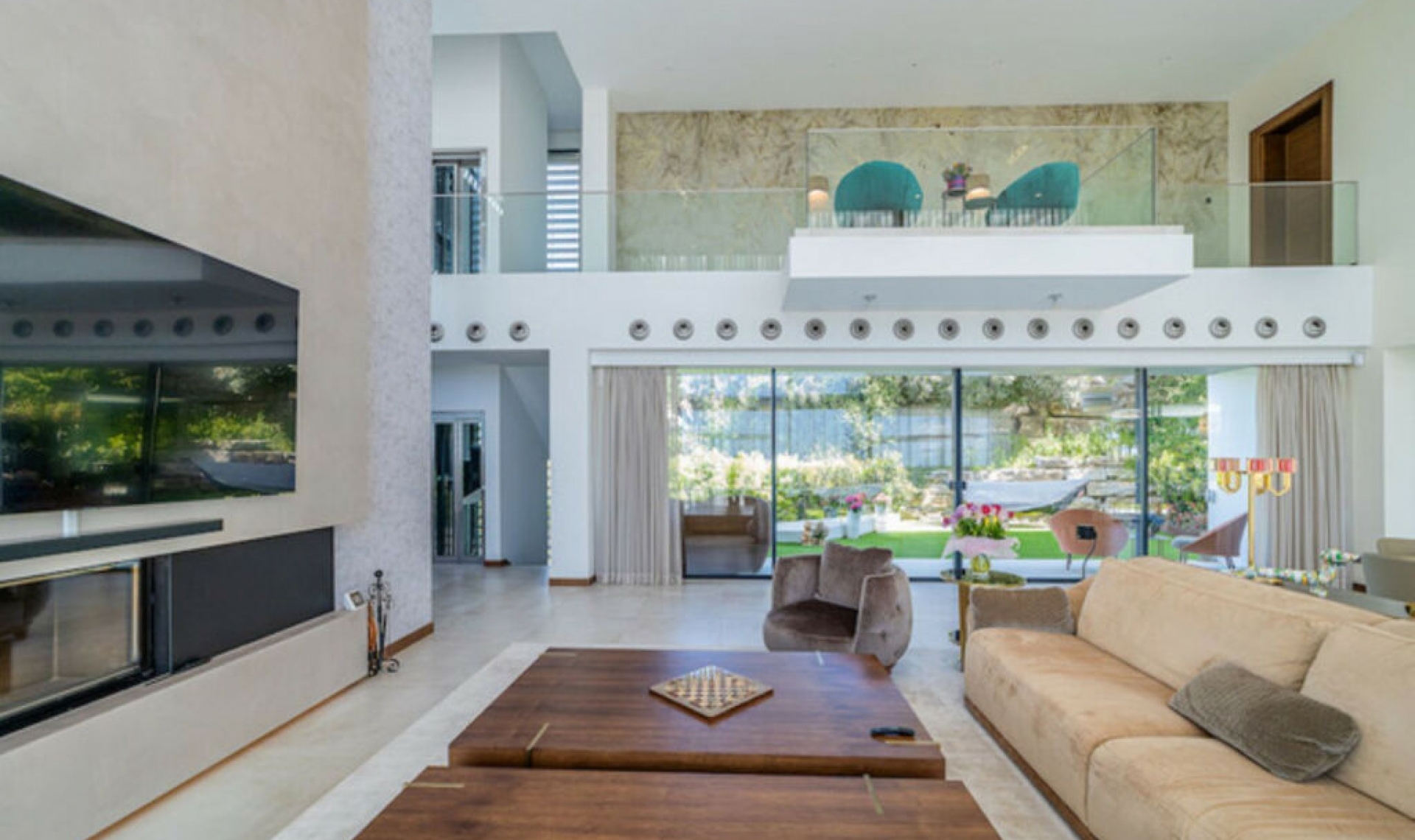 Resale - House -
Los Arqueros