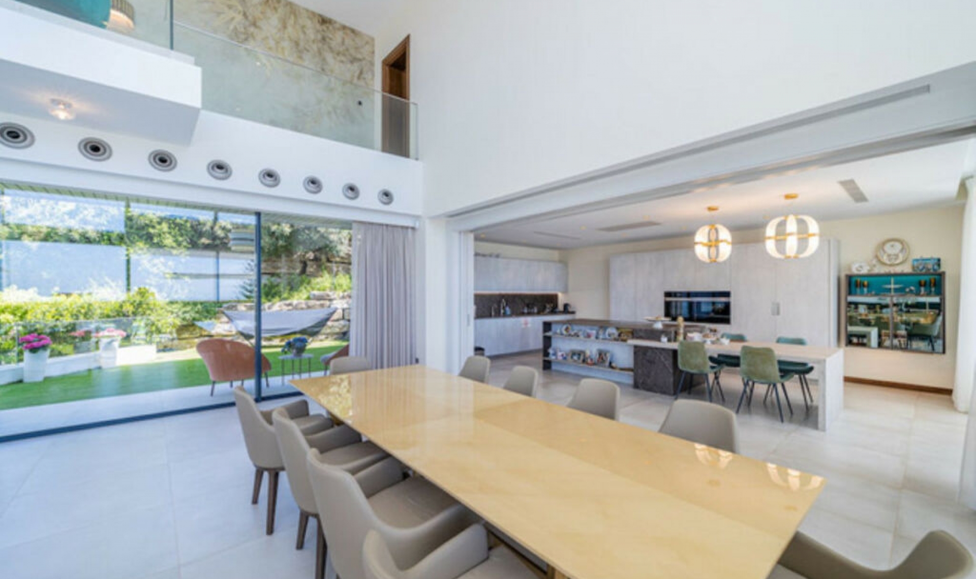 Resale - House -
Los Arqueros