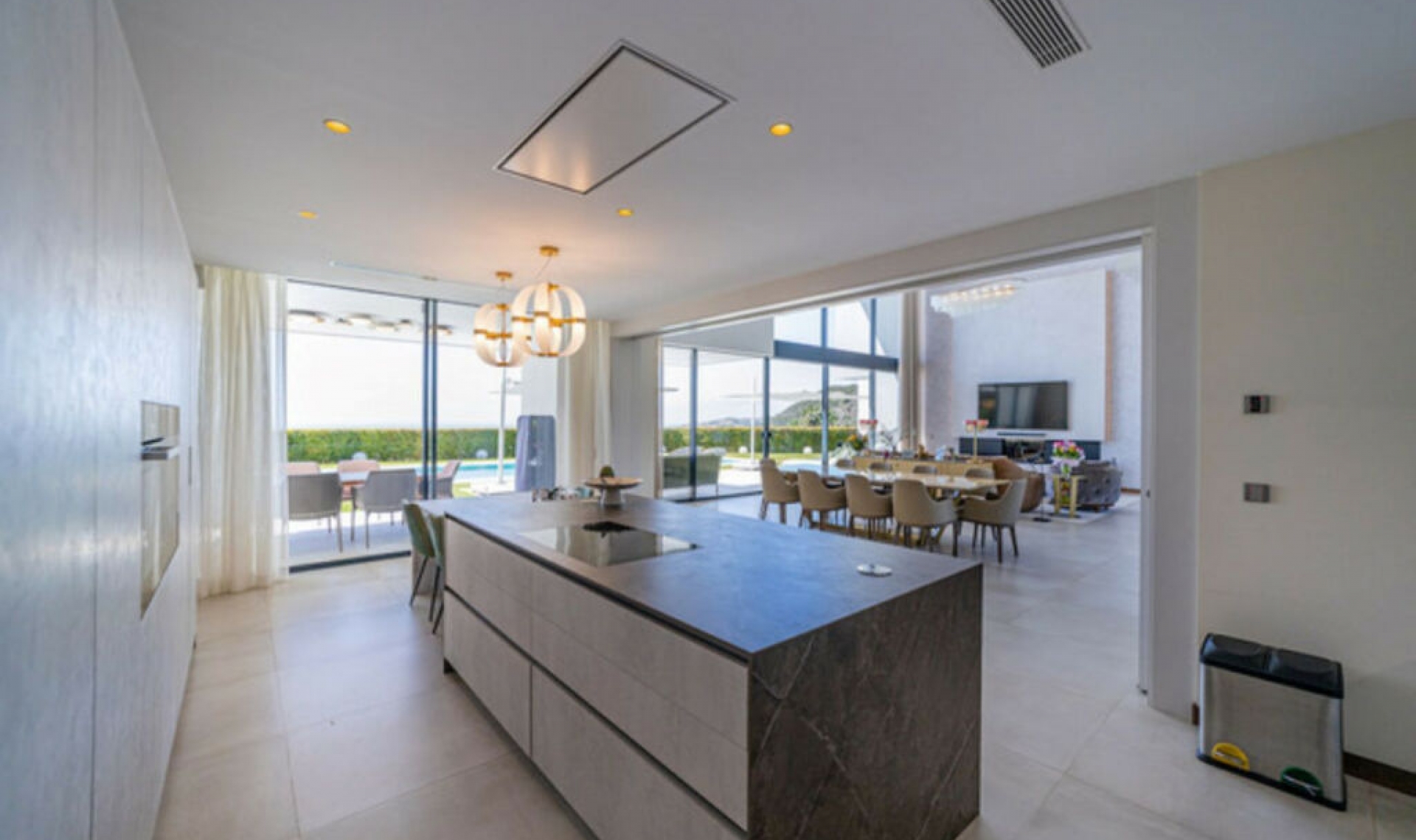 Resale - House -
Los Arqueros