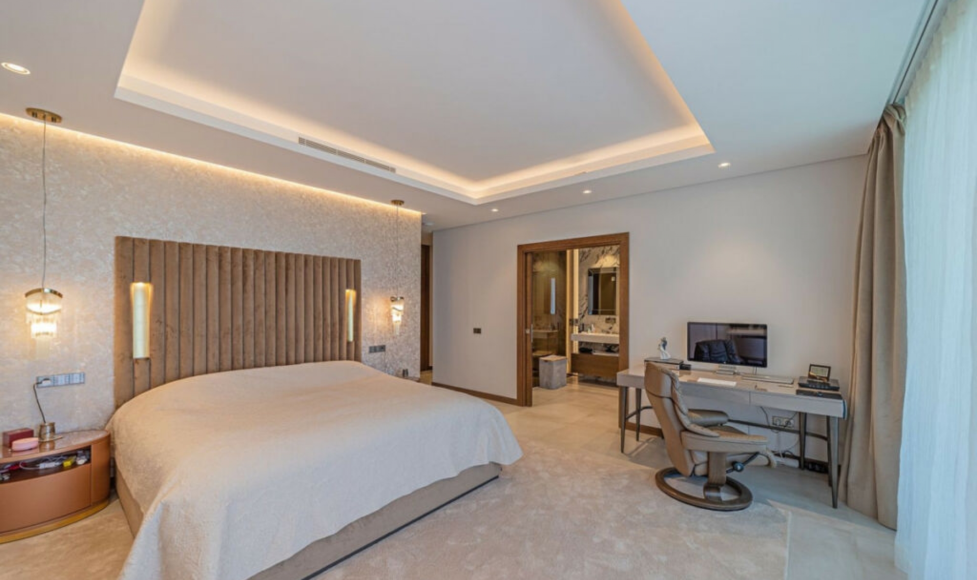 Resale - House -
Los Arqueros