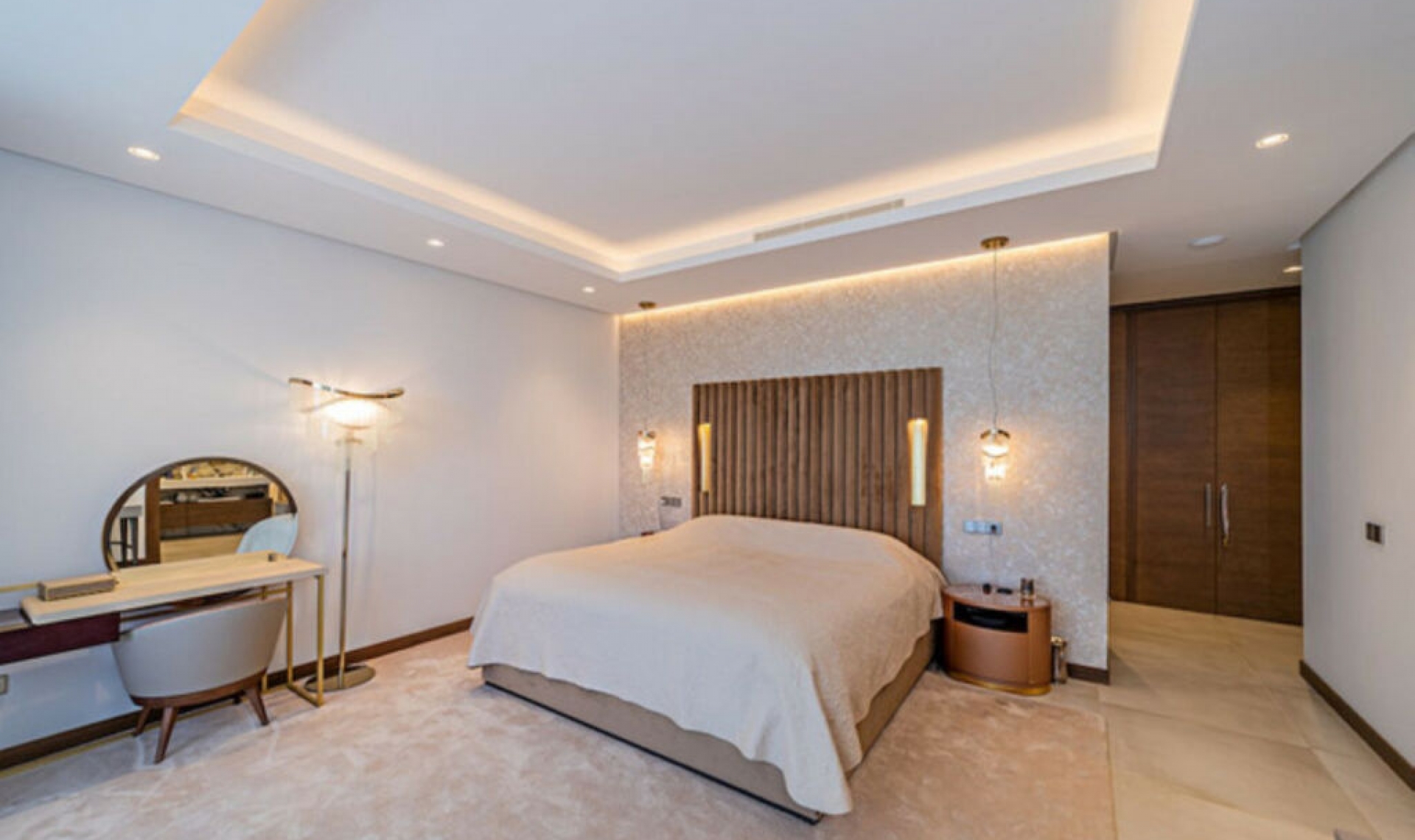 Resale - House -
Los Arqueros