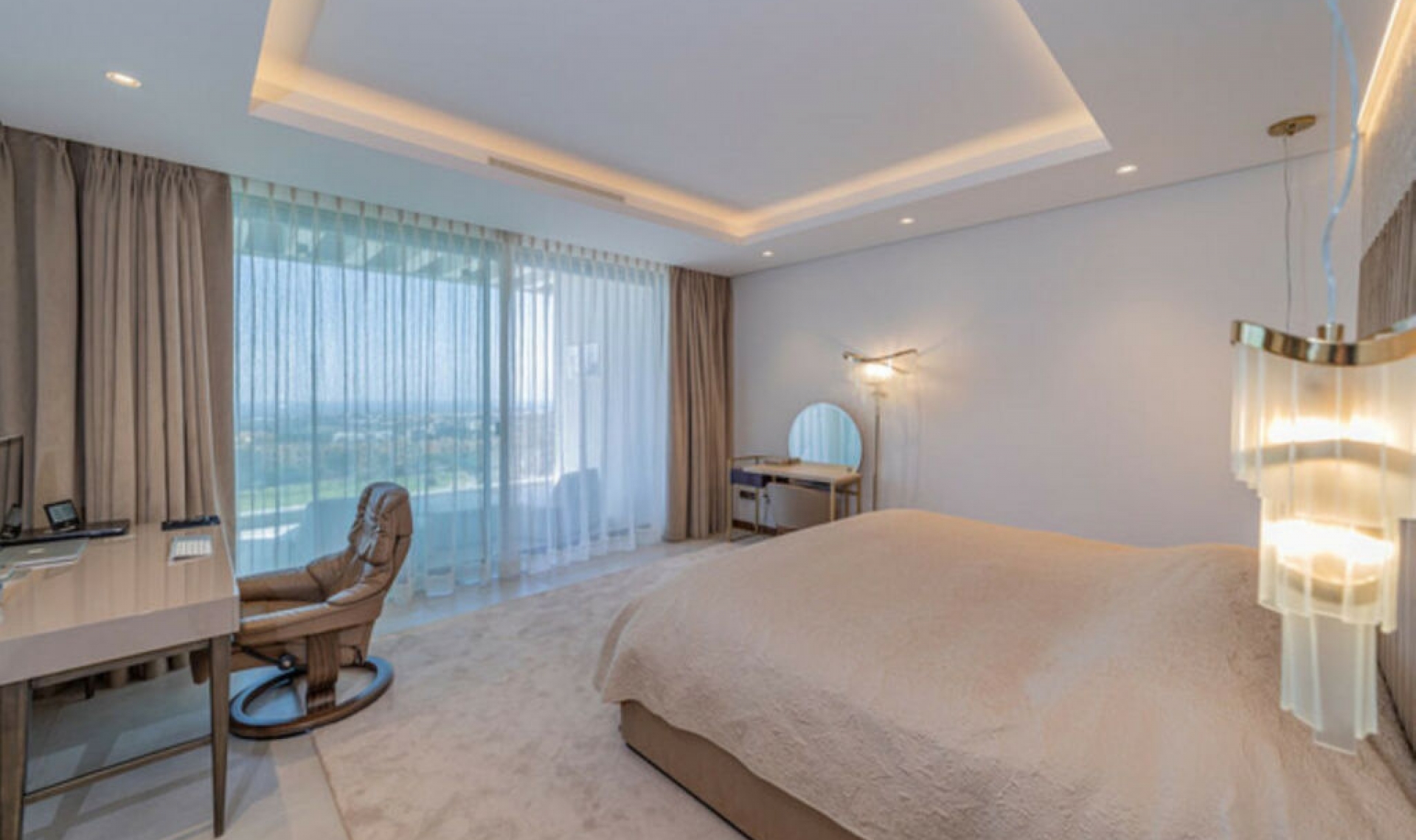 Resale - House -
Los Arqueros