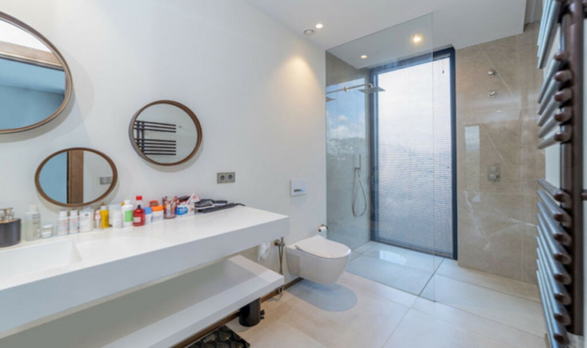 Resale - House -
Los Arqueros