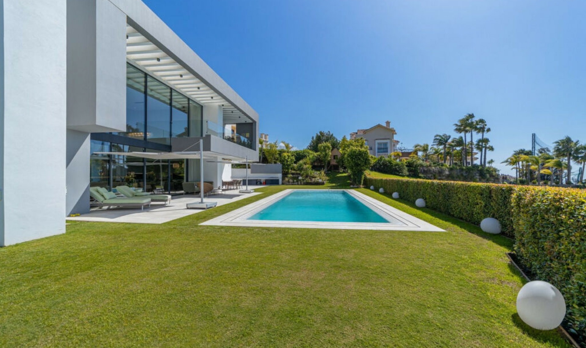 Resale - House -
Los Arqueros