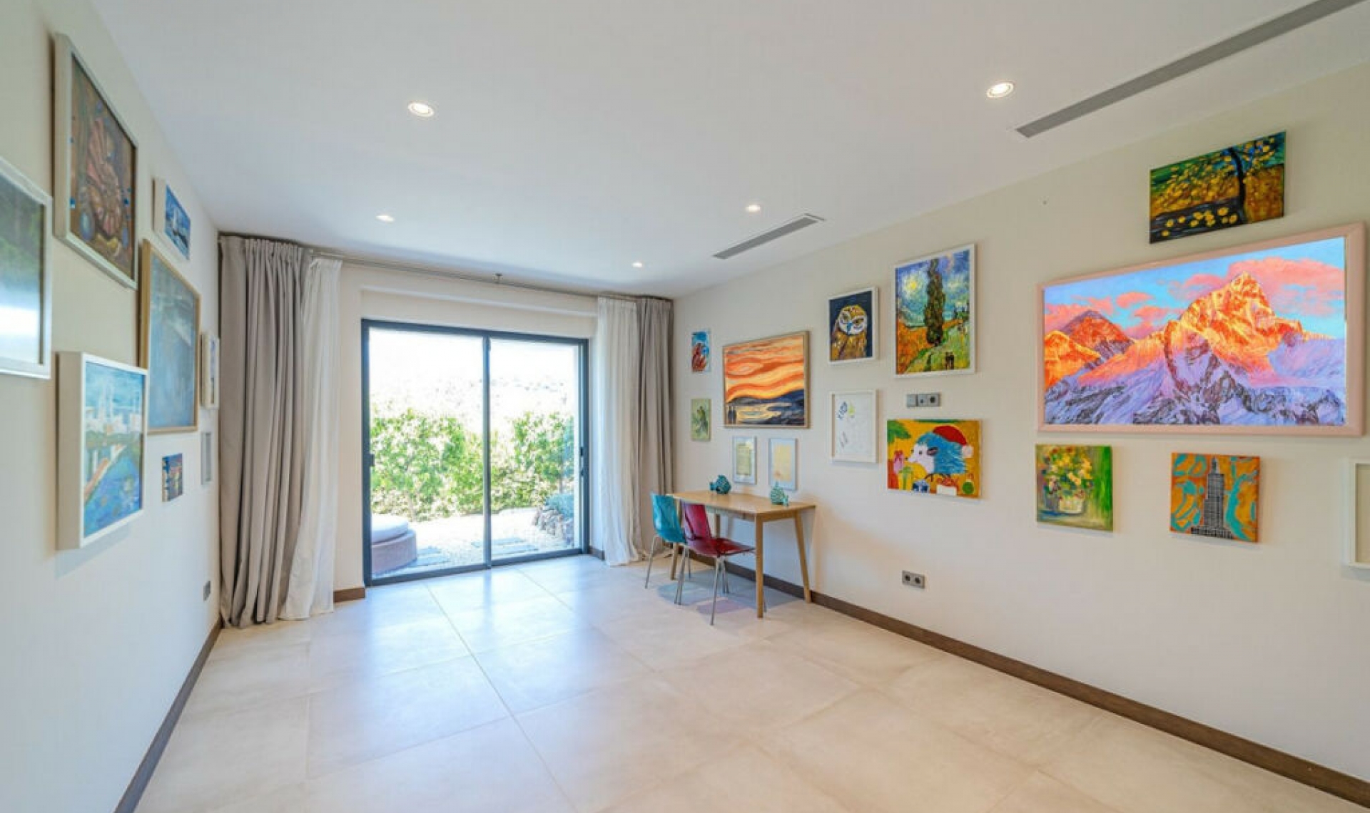 Resale - House -
Los Arqueros